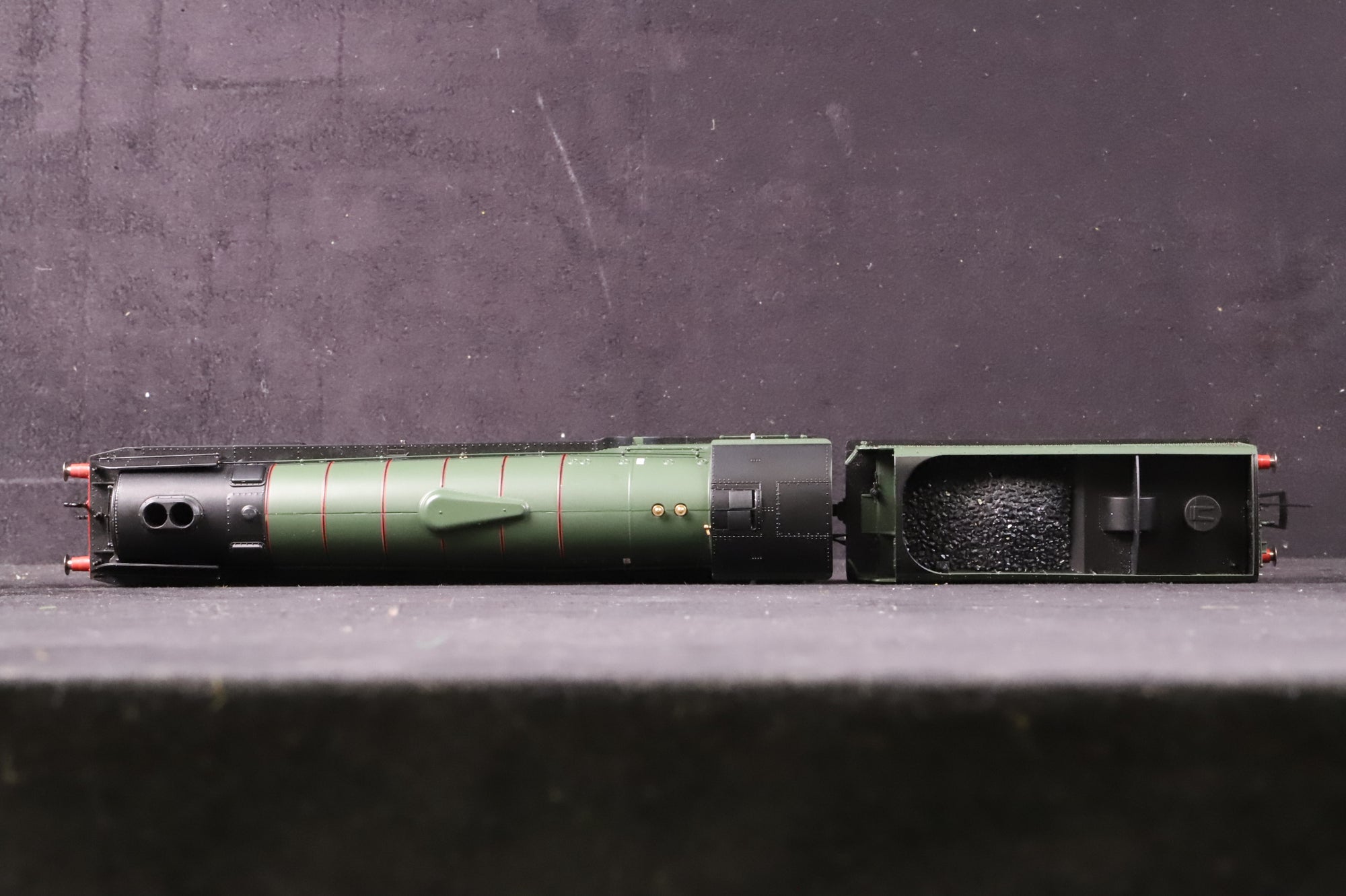 Hornby OO R3835 Class A2/3 60523 'Sun Castle' in Lined BR Green w/ Late Crests