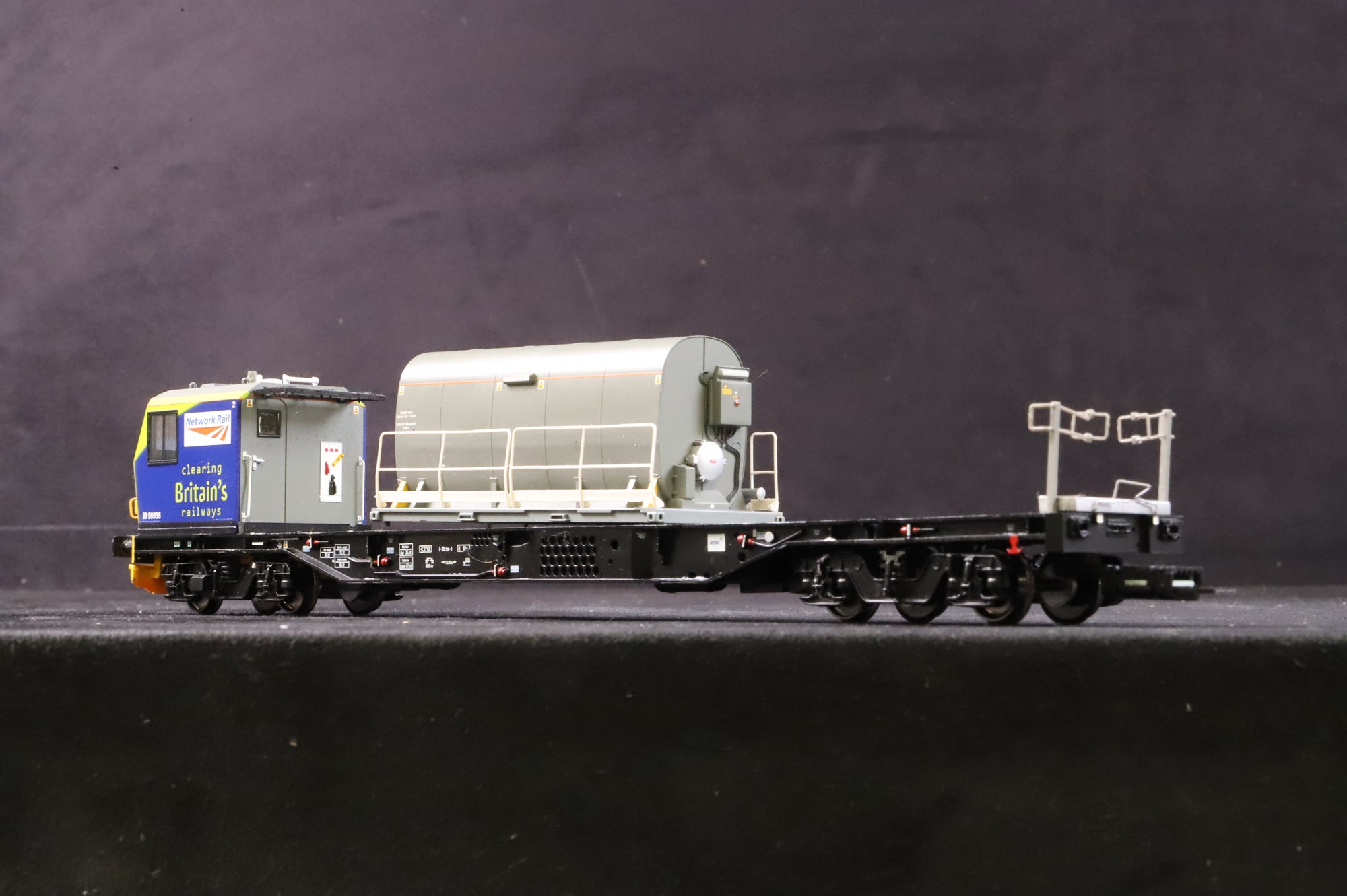 Bachmann OO 31-575 Windhoff MPV Network Rail