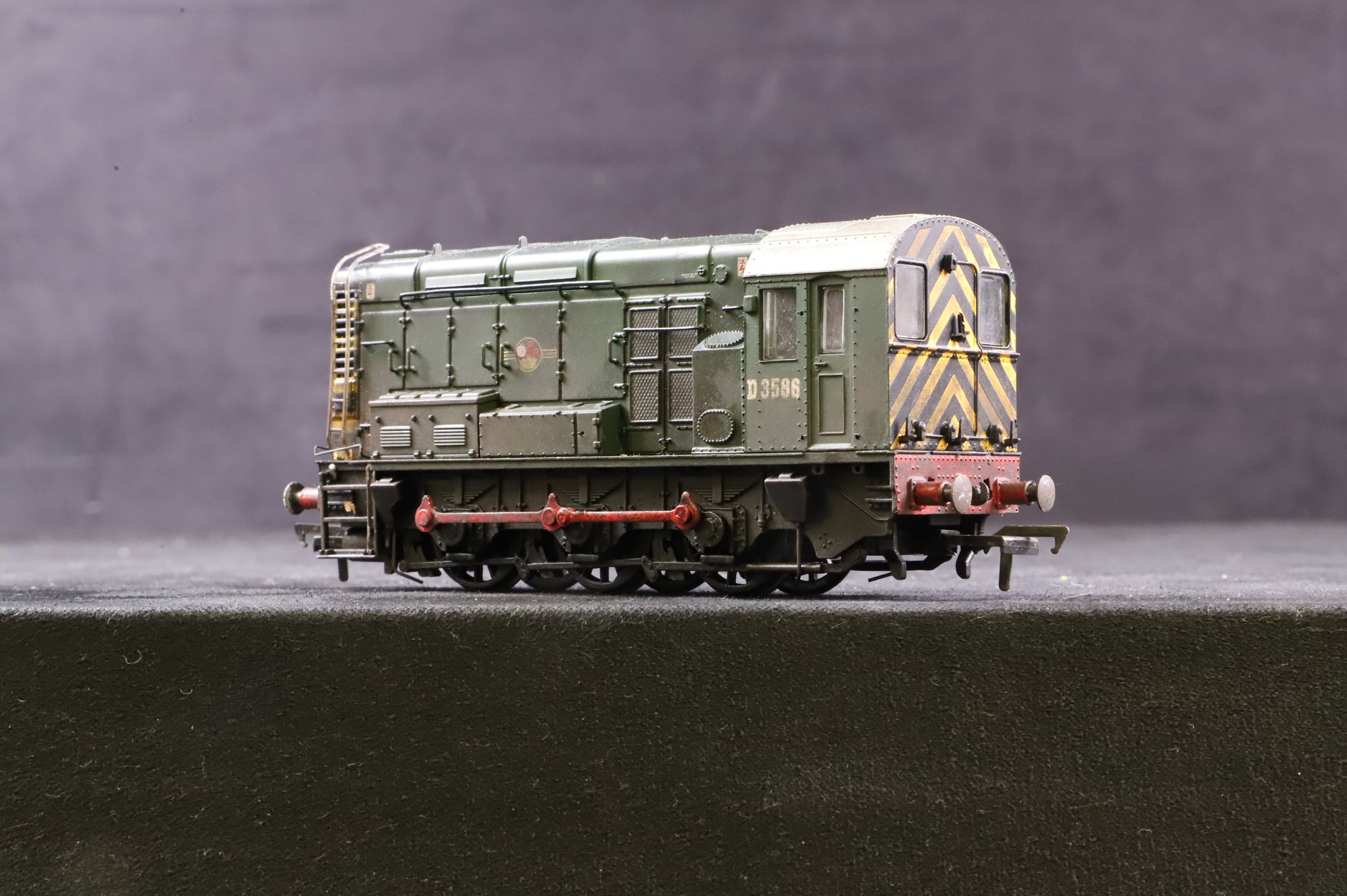 WORKSHOP Bachmann OO 32-101A Class 08 in BR Green w/ Wasp Stripes -  Weathered