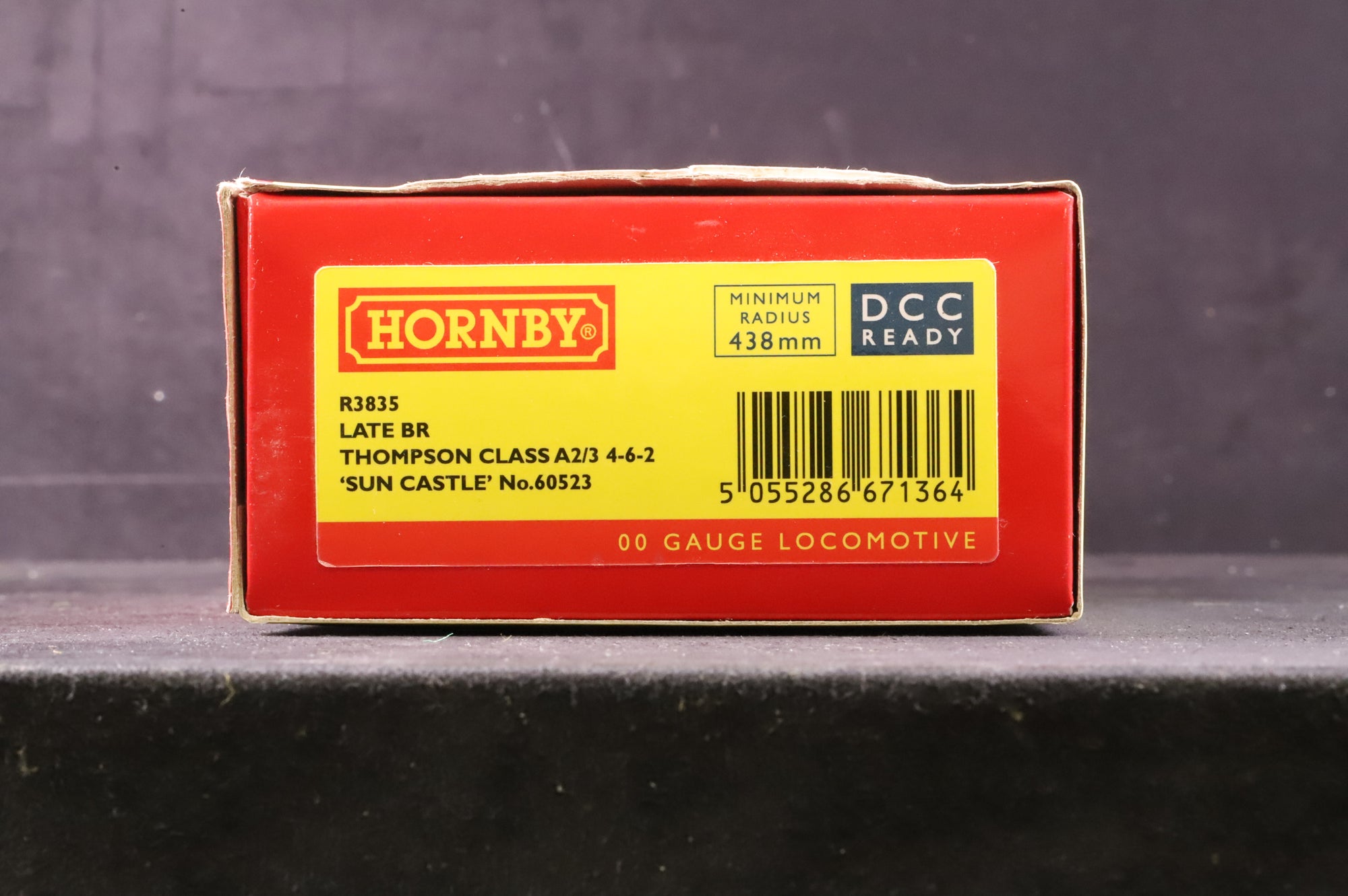 Hornby OO R3835 Class A2/3 60523 'Sun Castle' in Lined BR Green w/ Late Crests