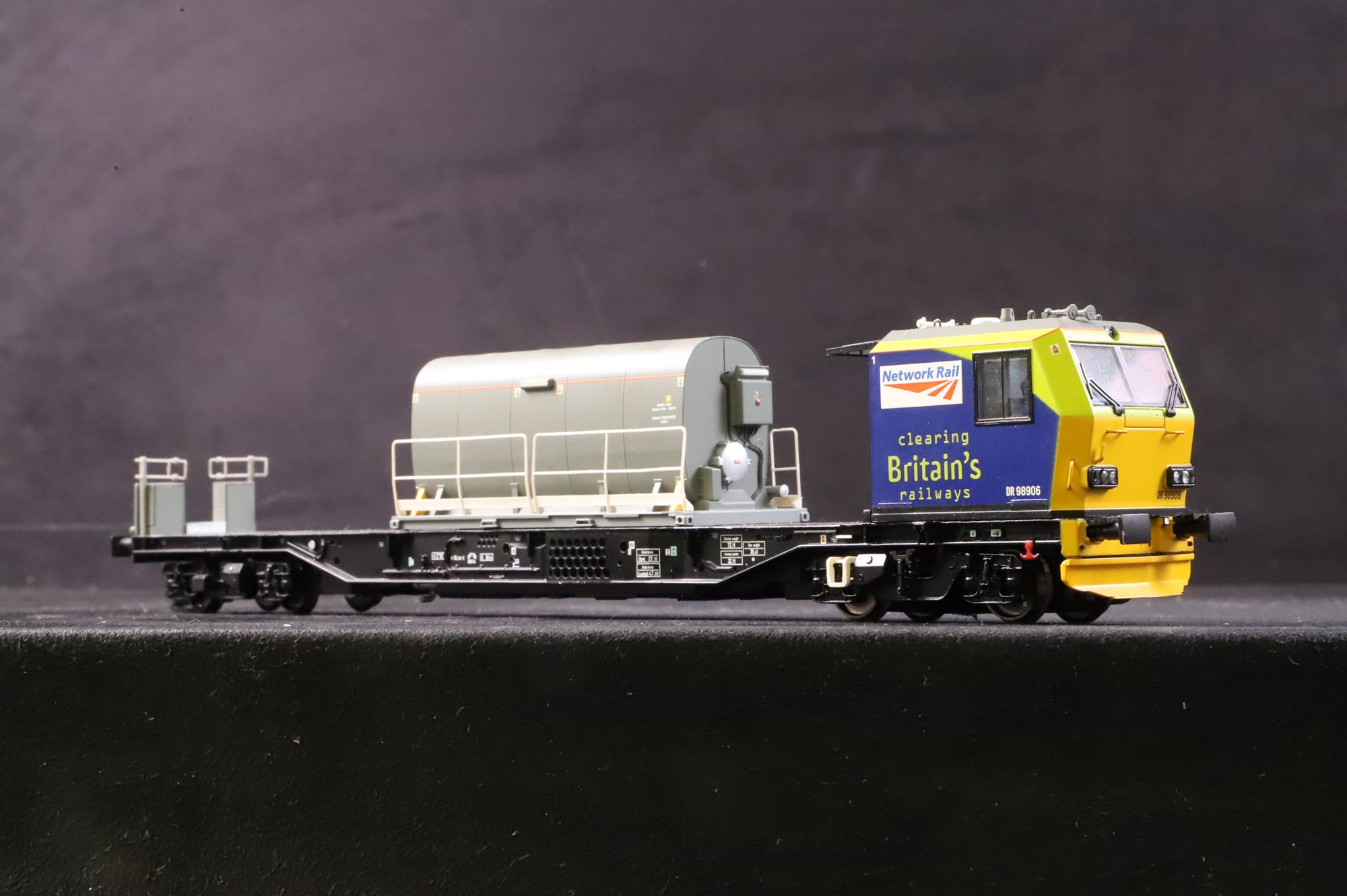 Bachmann OO 31-575 Windhoff MPV Network Rail