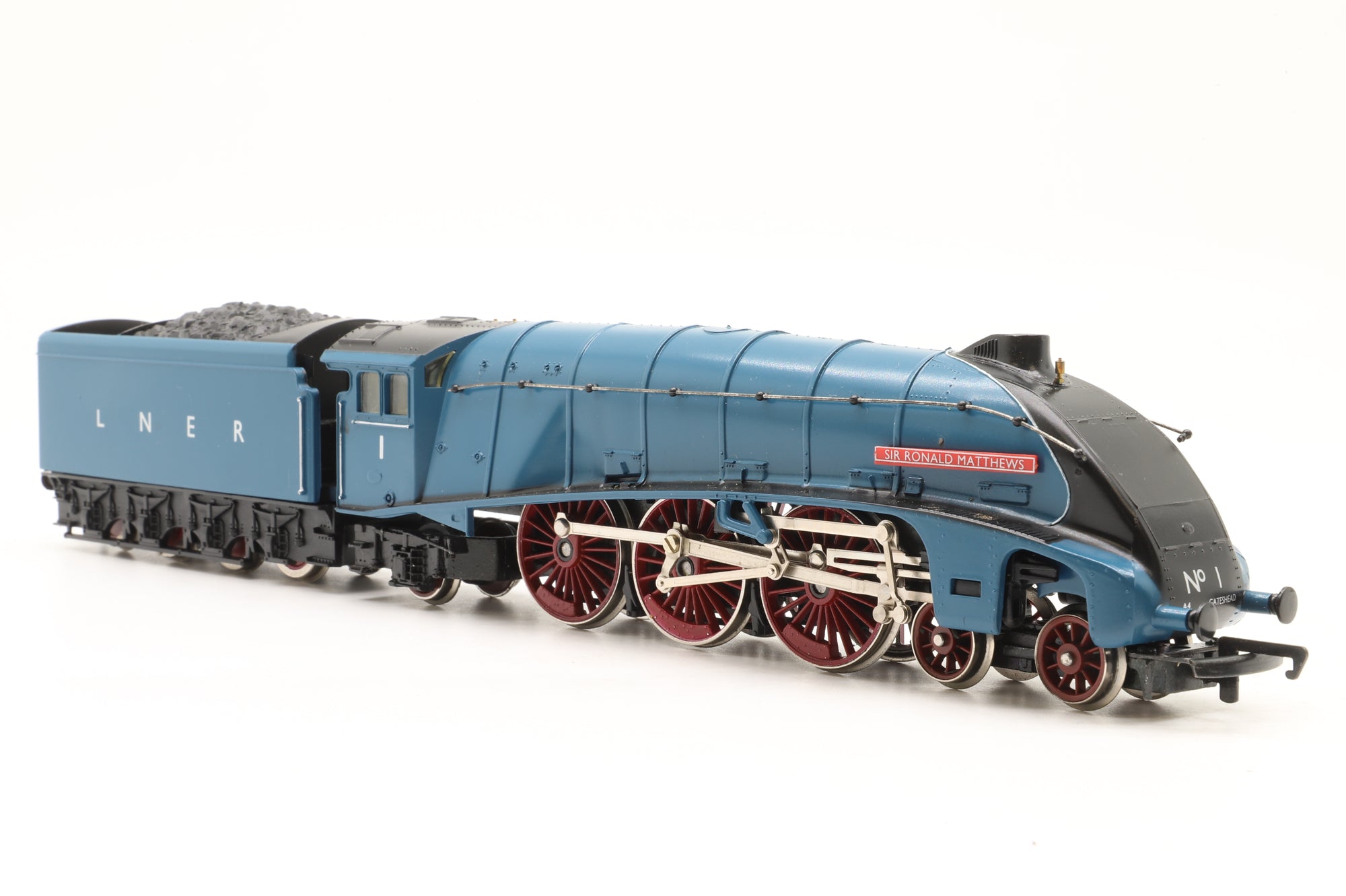 Hornby OO R649 Class A4 'Sir Ronald Matthews' Collector's Set