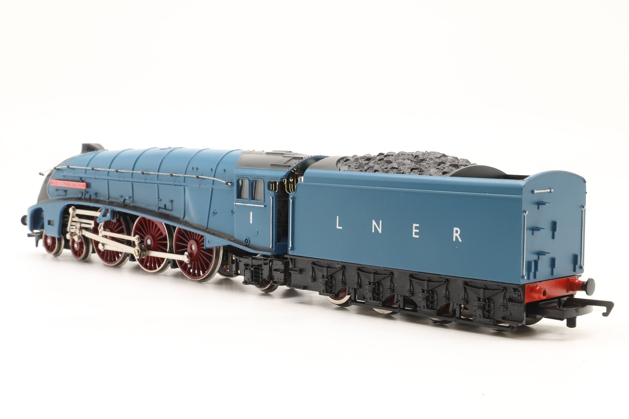 Hornby OO R649 Class A4 'Sir Ronald Matthews' Collector's Set