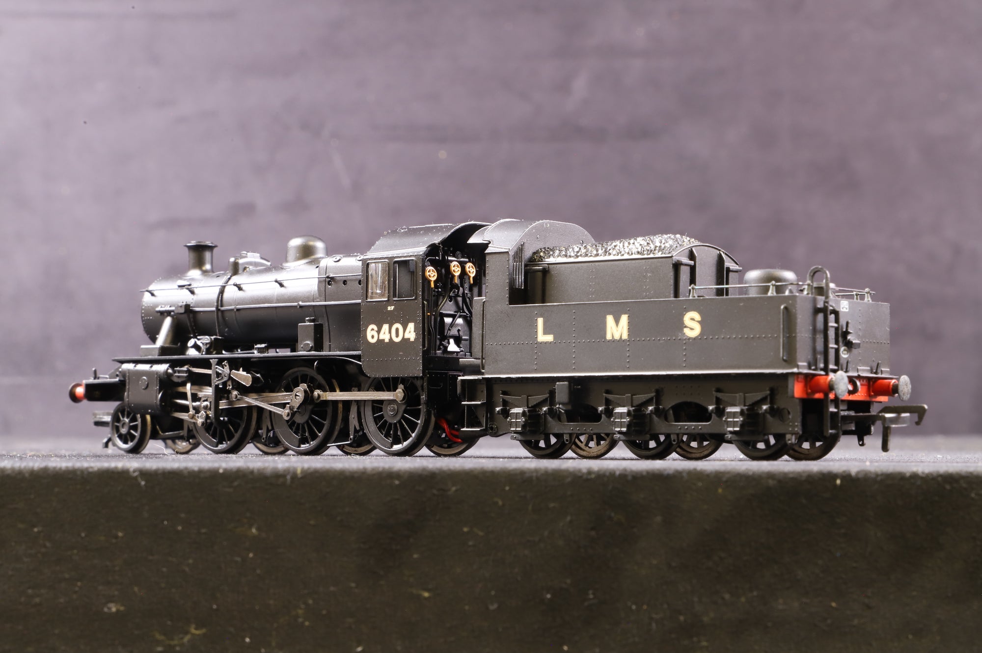 Bachmann OO 32-827 Ivatt Class 2MT 2-6-0 '6404' LMS Black