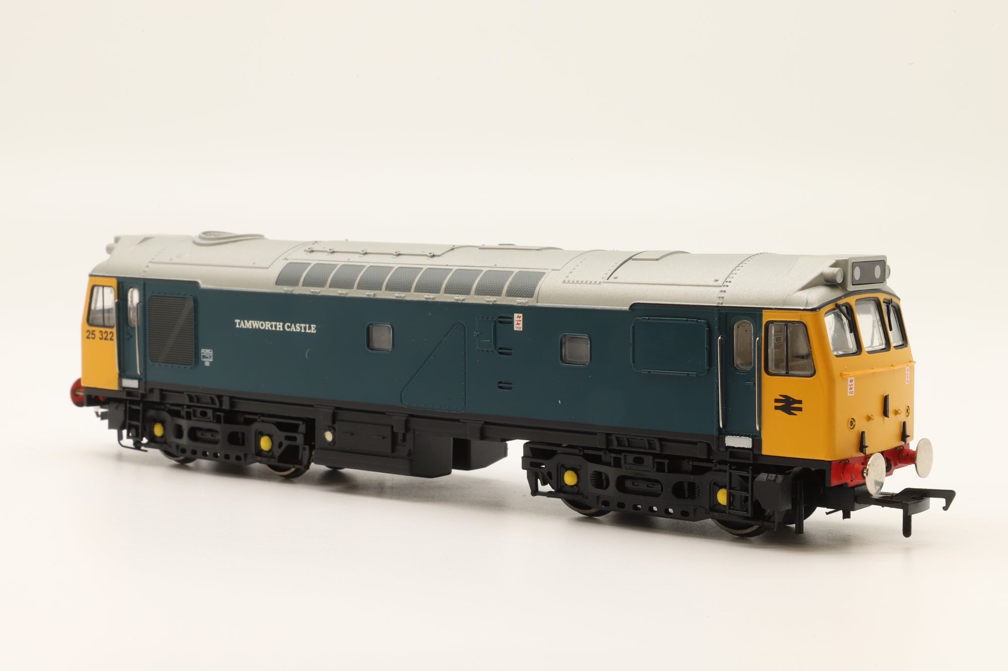 Bachmann OO 32-402Z Class 25/3 Diesel 'Tamworth Castle' BR Blue