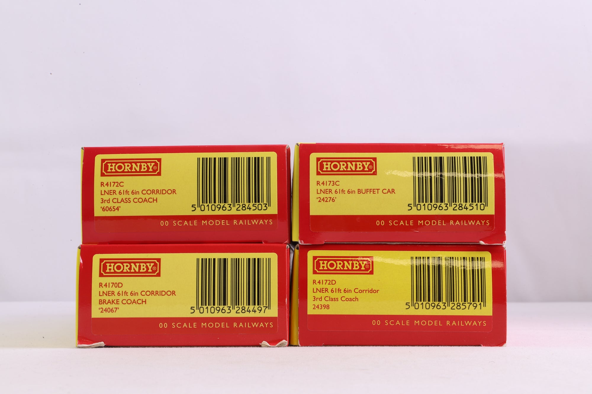 Hornby OO Rake Of 4 LNER 61ft 6In LNER Gresley Teak Coaches Inc. R4172C, R4172D, R4173C & 4170D