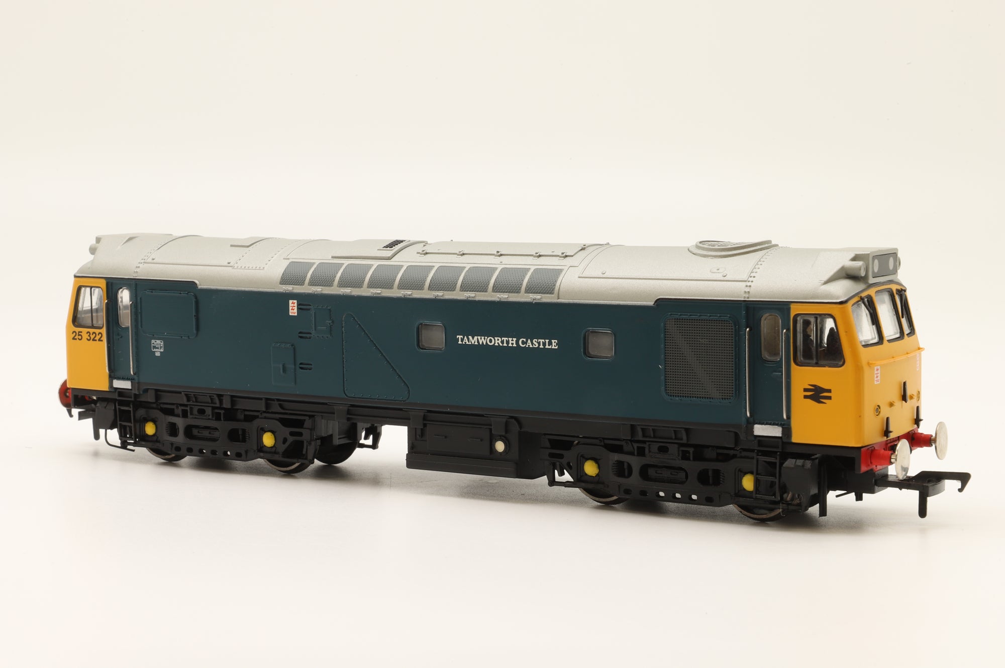 Bachmann OO 32-402Z Class 25/3 Diesel 'Tamworth Castle' BR Blue