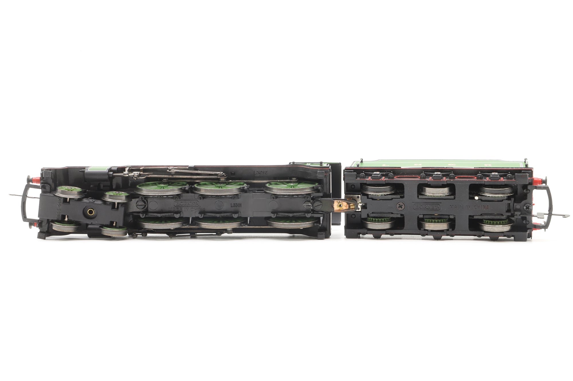 WORKSHOP Hornby OO R2185 Class B17/4 'Norwich City' in LNER Lined Green