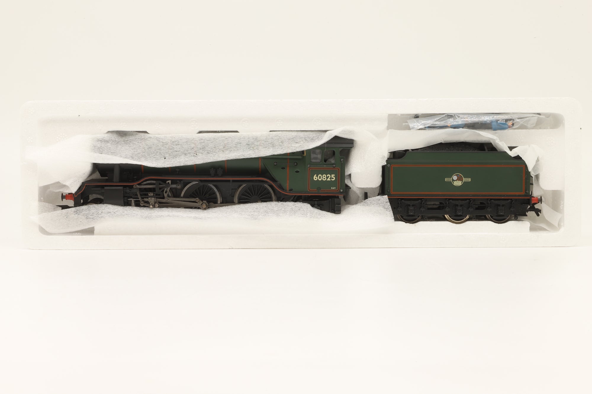 Bachmann OO 31-561 V2 '60825' BR Lined Green Outside Steam Pipes Stepped Tender