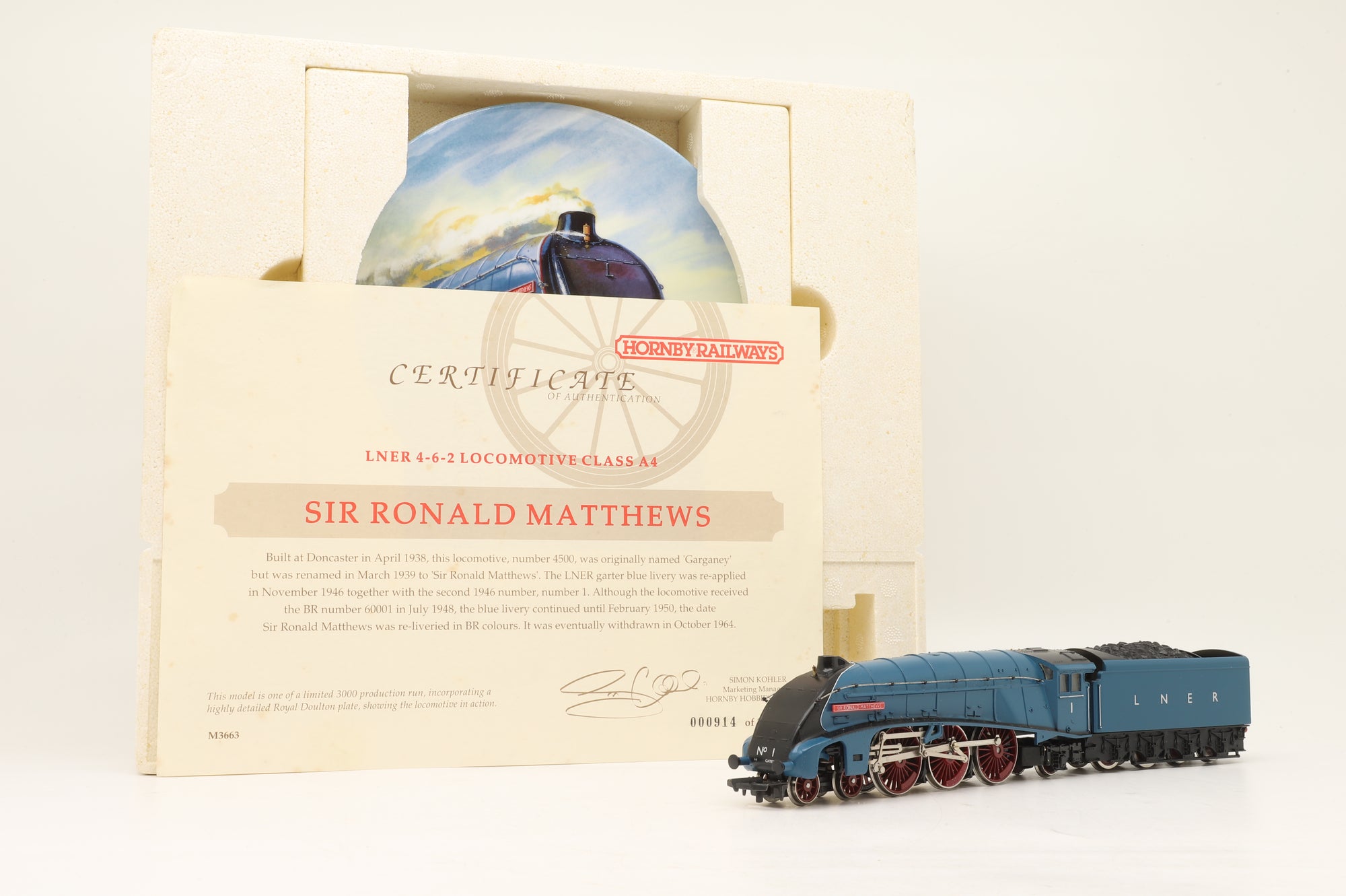 Hornby OO R649 Class A4 'Sir Ronald Matthews' Collector's Set