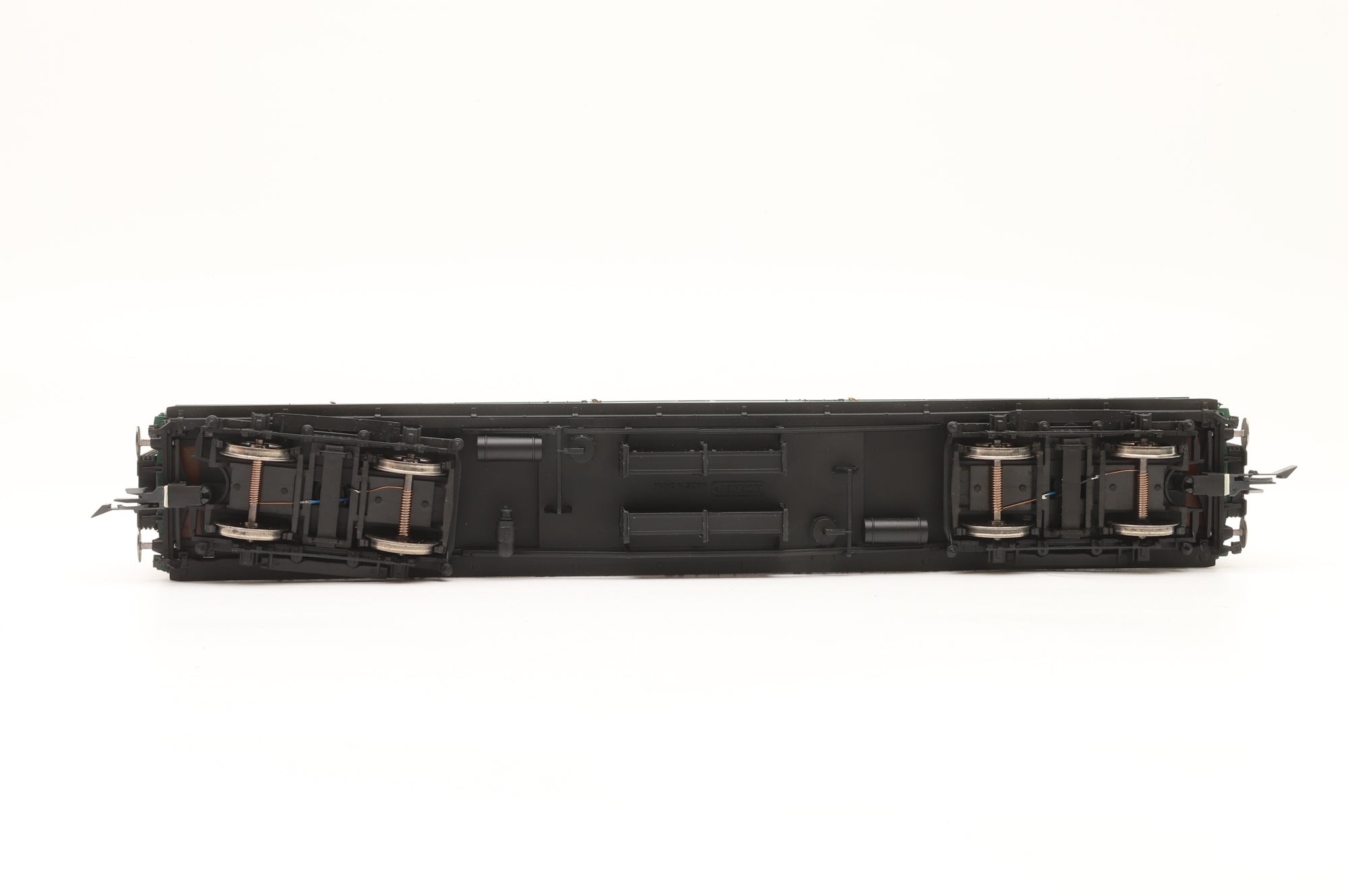 Hornby OO Rake of 4 Southern Green Coaches, DCC Controlled Lights