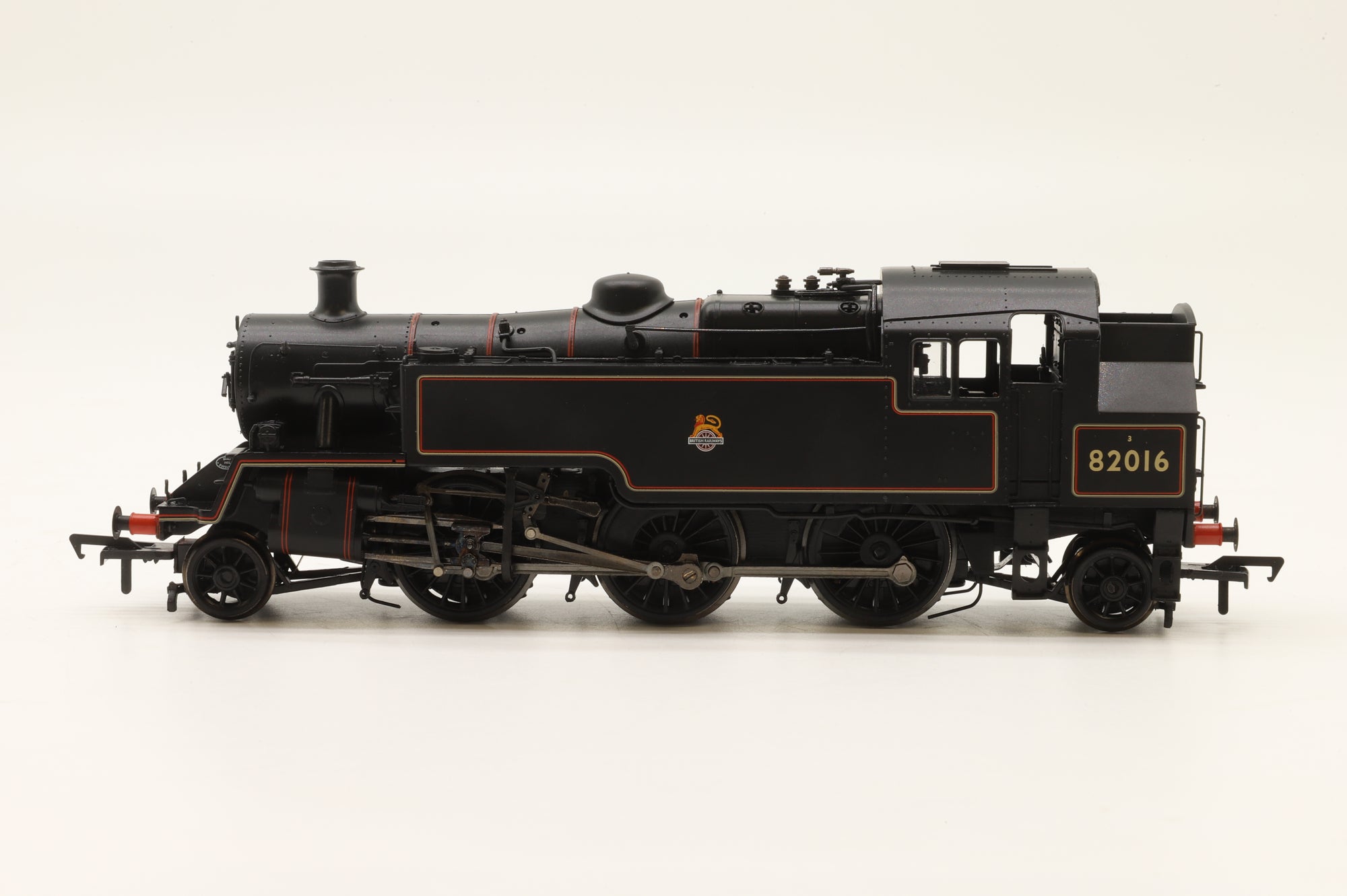 Bachmann OO 31-977 BR Standard Class 3MT Tank '82016' BR Lined Black E/C