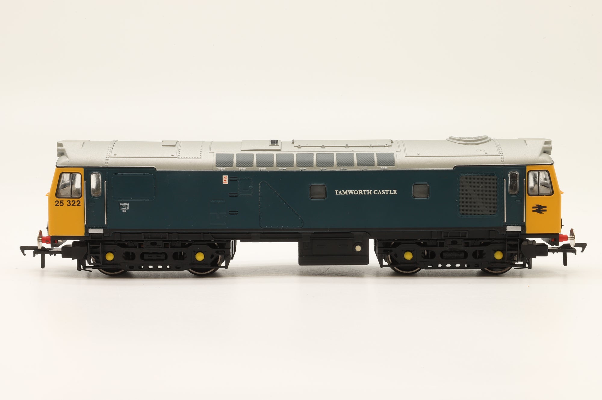 Bachmann OO 32-402Z Class 25/3 Diesel 'Tamworth Castle' BR Blue