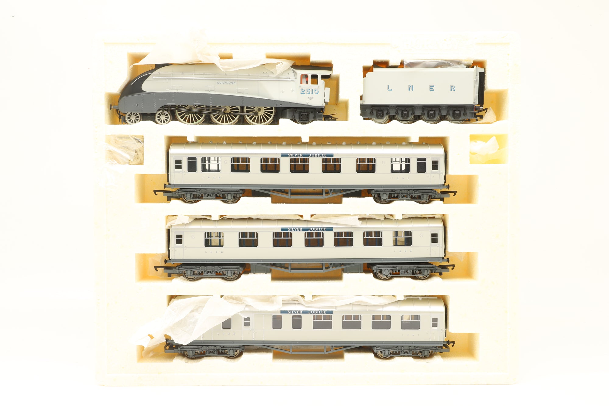 Hornby OO R2445 Silver Jubilee Train Pack