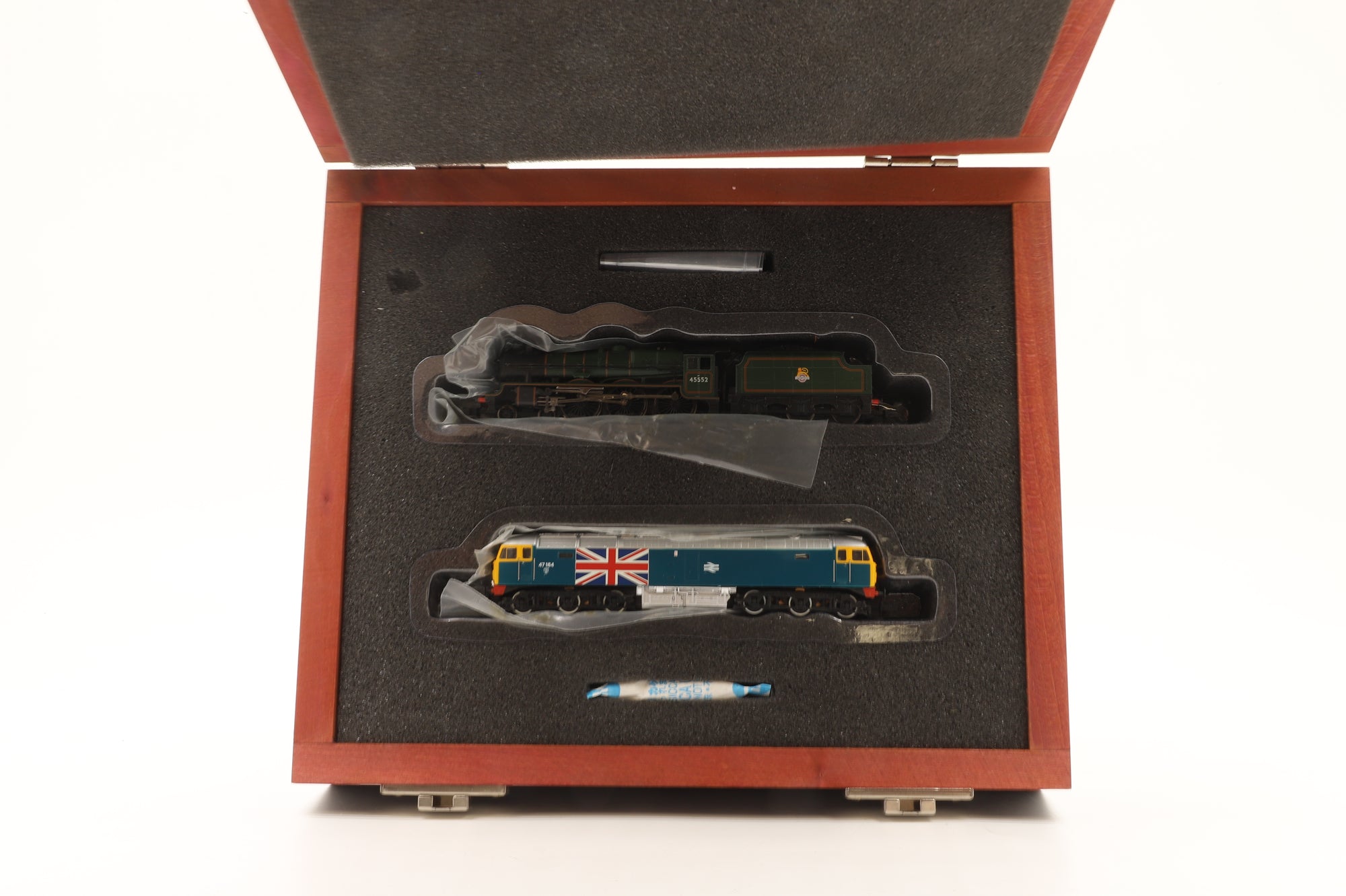Graham Farish N 370-2014 Silver Anniversary Set Class 5P Jubilee '45552' & Class 47 '47164'