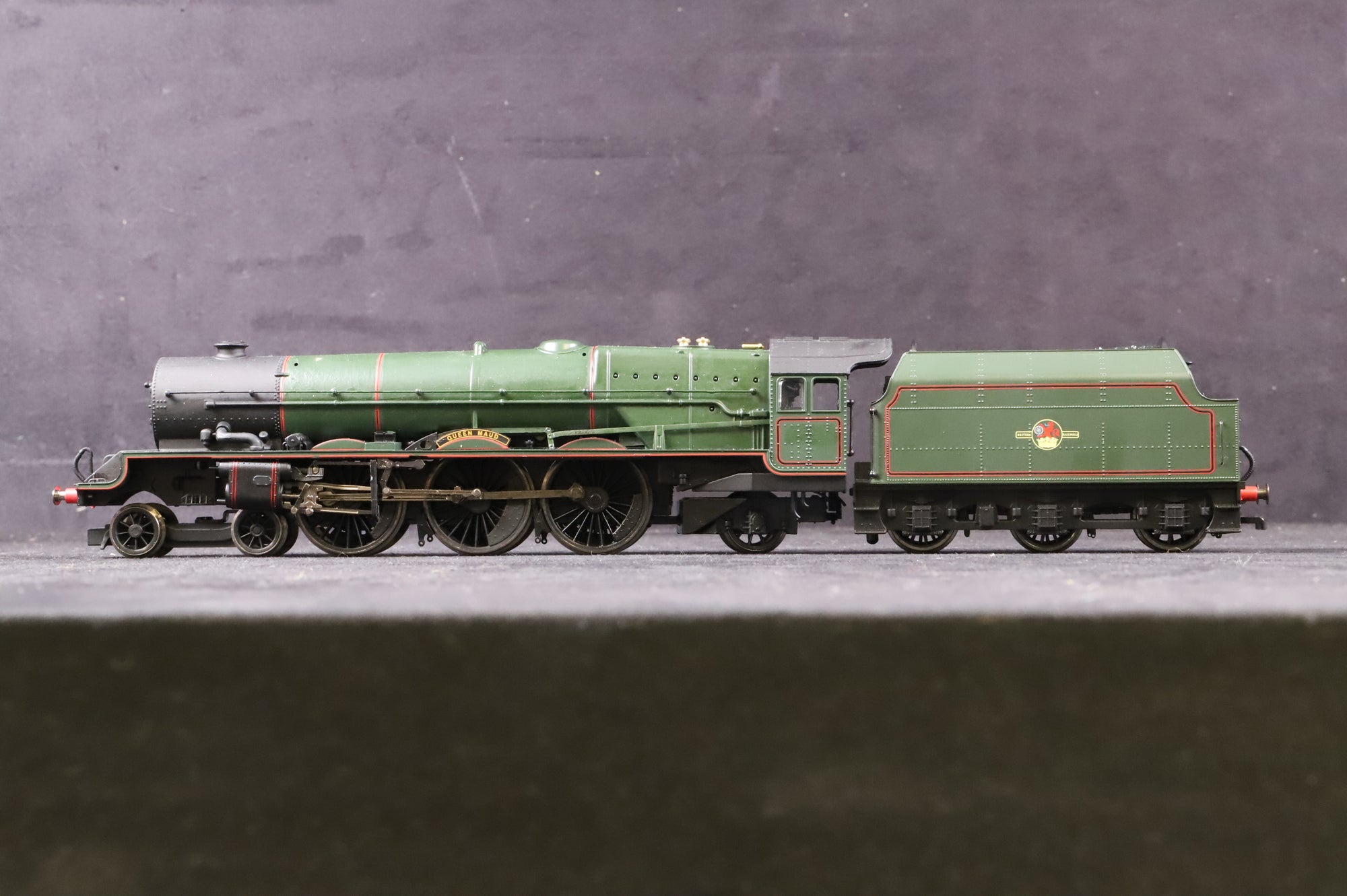 WORKSHOP Hornby OO R2616 Princess Class 'Queen Maud' Unnumbered BR Lined Green Repainted