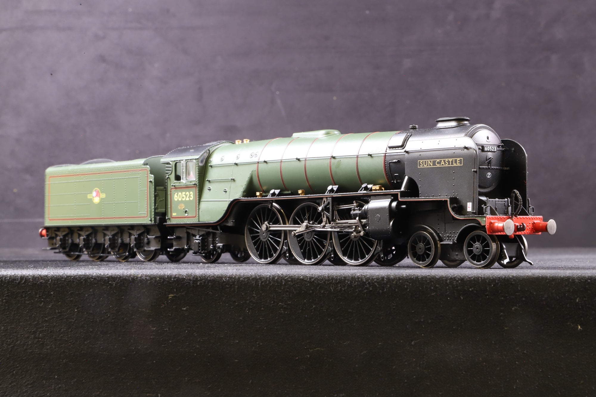 Hornby OO R3835 Thompson Class A2/3 '60523' 'Sun Castle' BR Lined Green L/C