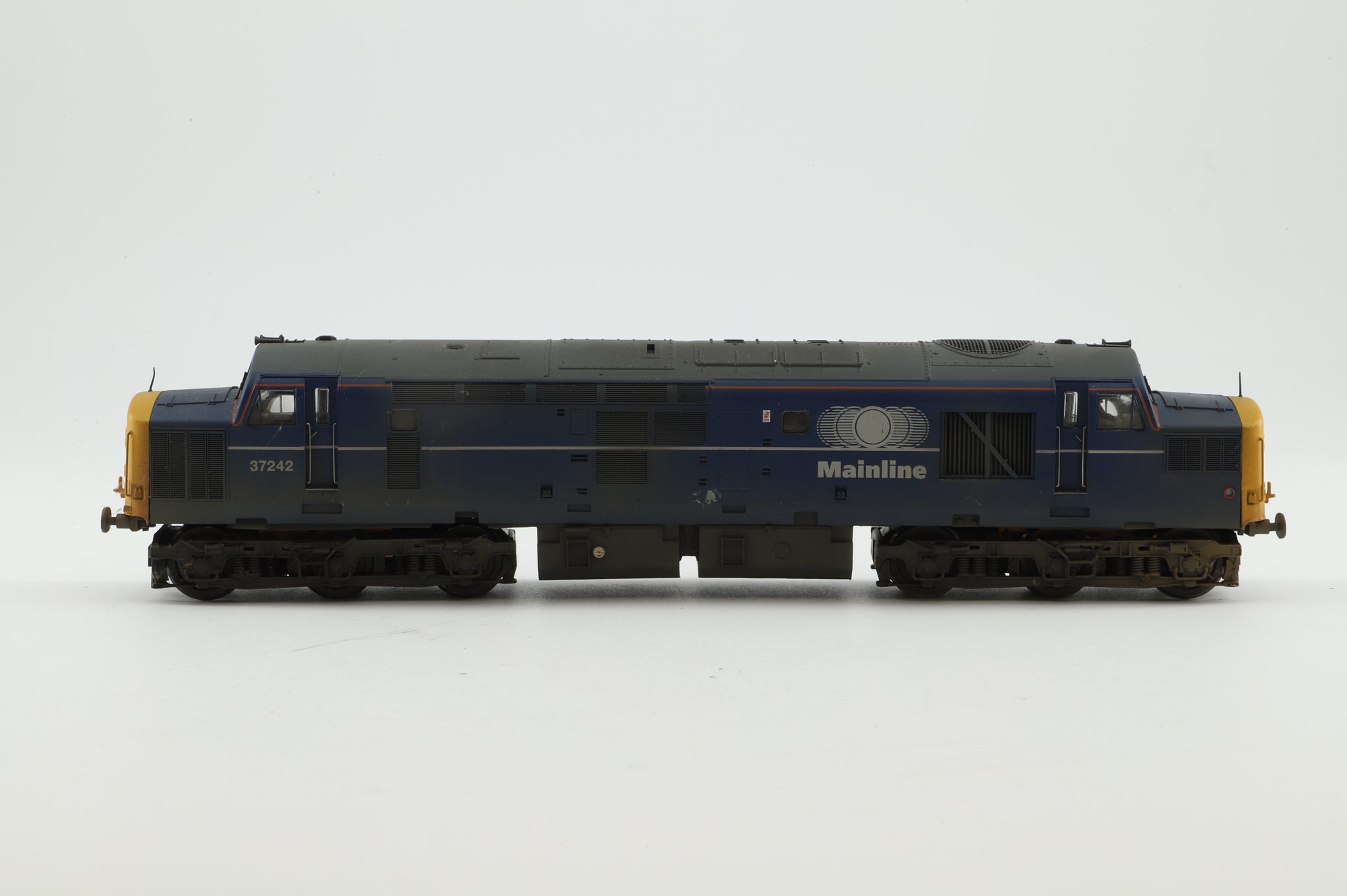 Bachmann OO 32-784 Class 37 37242 in Mainline Blue Livery - Weathered