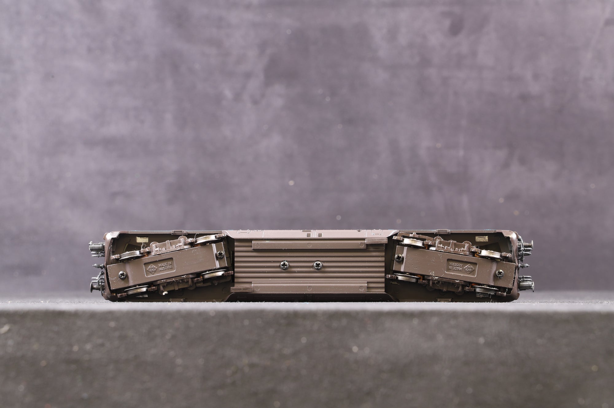 Roco HO 43524 Class BR 220 023-6 of the DB