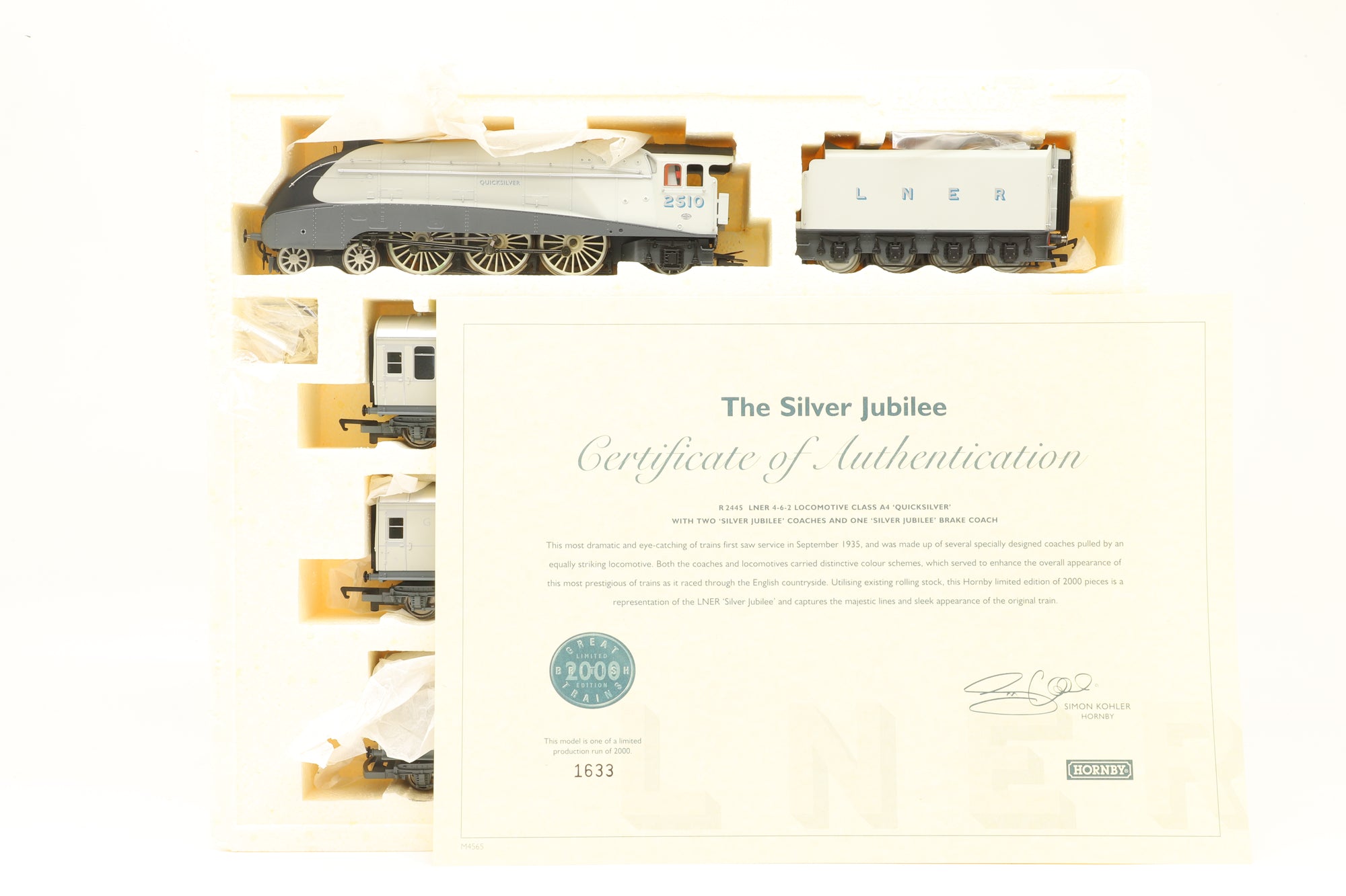 Hornby OO R2445 Silver Jubilee Train Pack