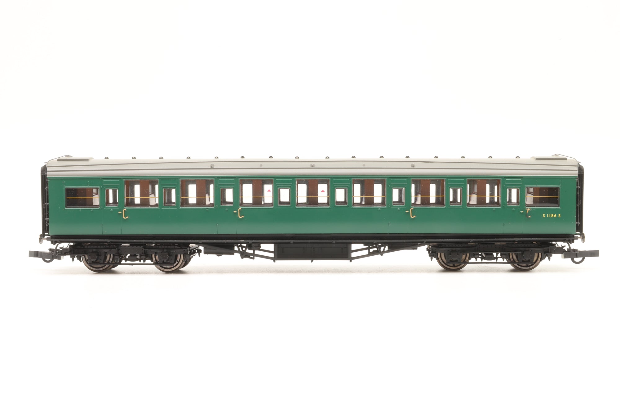 Hornby OO Rake of 4 Southern Green Coaches, DCC Controlled Lights