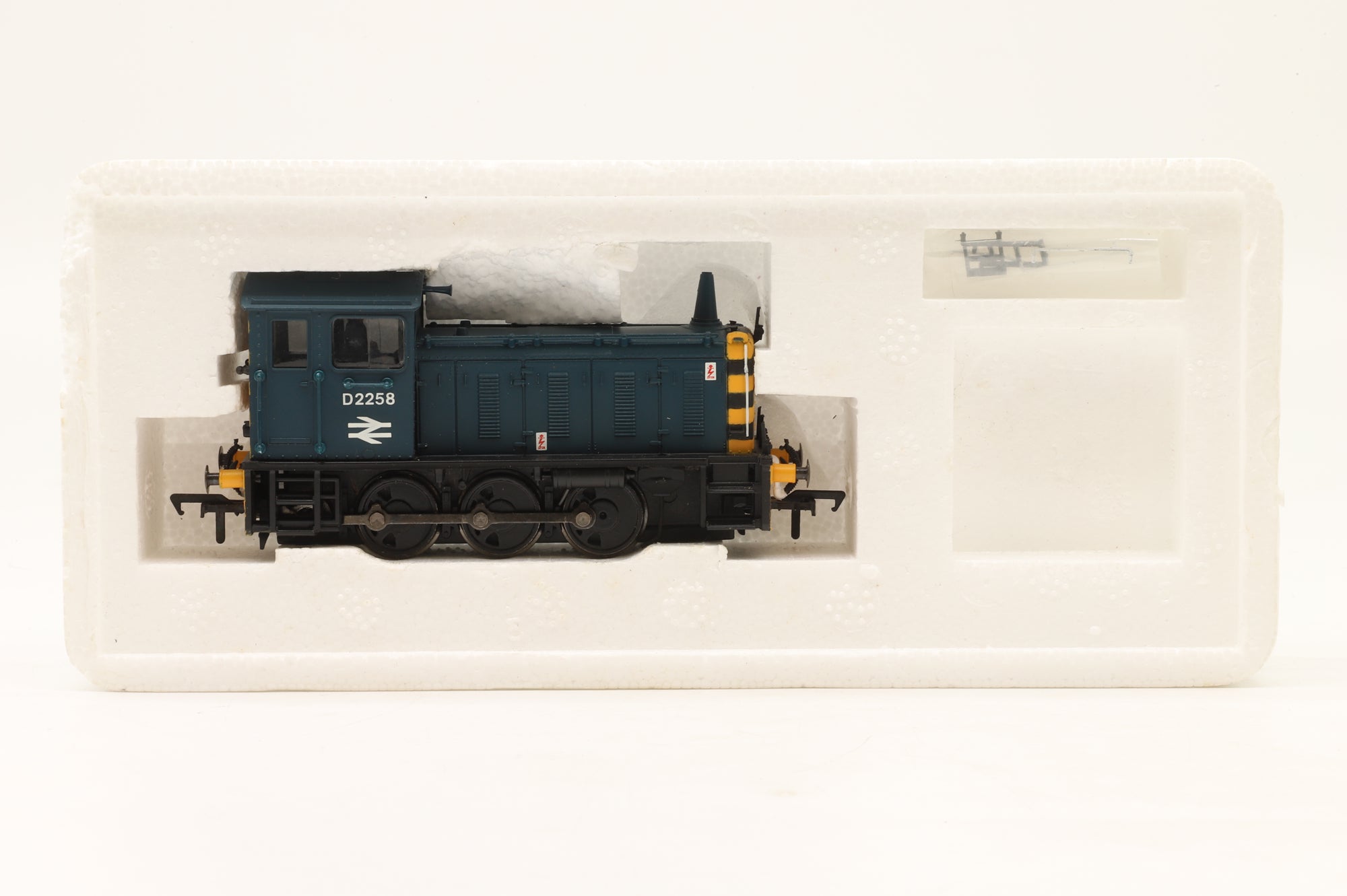 Bachmann OO 31-336A Class 04 Diesel Shunter 'D2258' BR Blue With Wasp Stripes DCC Fitted