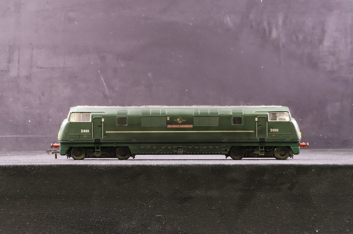 Bachmann OO 32-060 Class 42 Warship D801 &#39;Vanguard&#39; in MR Maroon - Weathered