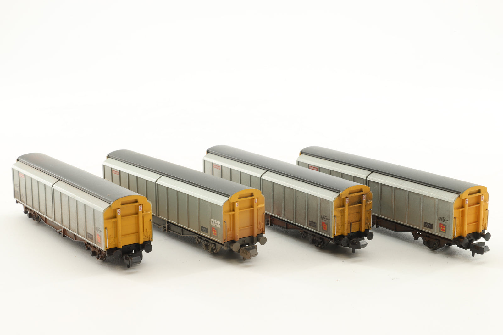 Graham Farish N Rake of 4 BR Railfreight Distribution VGA Wagons - Weathered