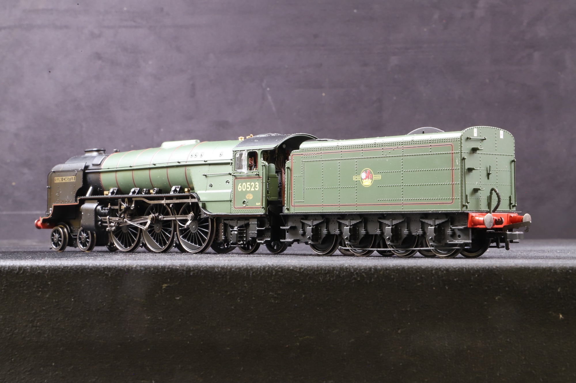 Hornby OO R3835 Thompson Class A2/3 '60523' 'Sun Castle' BR Lined Green L/C