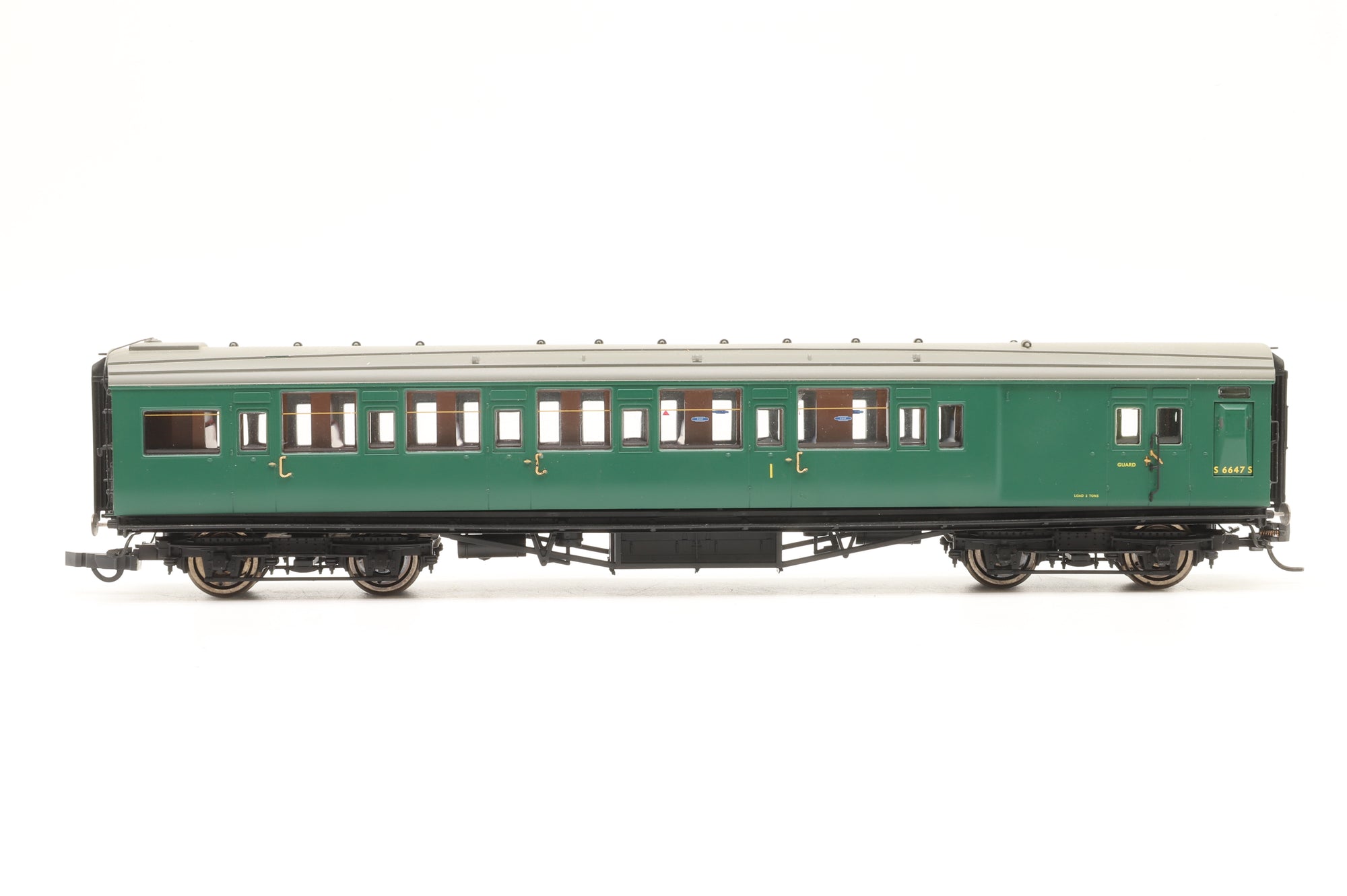Hornby OO Rake of 4 Southern Green Coaches, DCC Controlled Lights