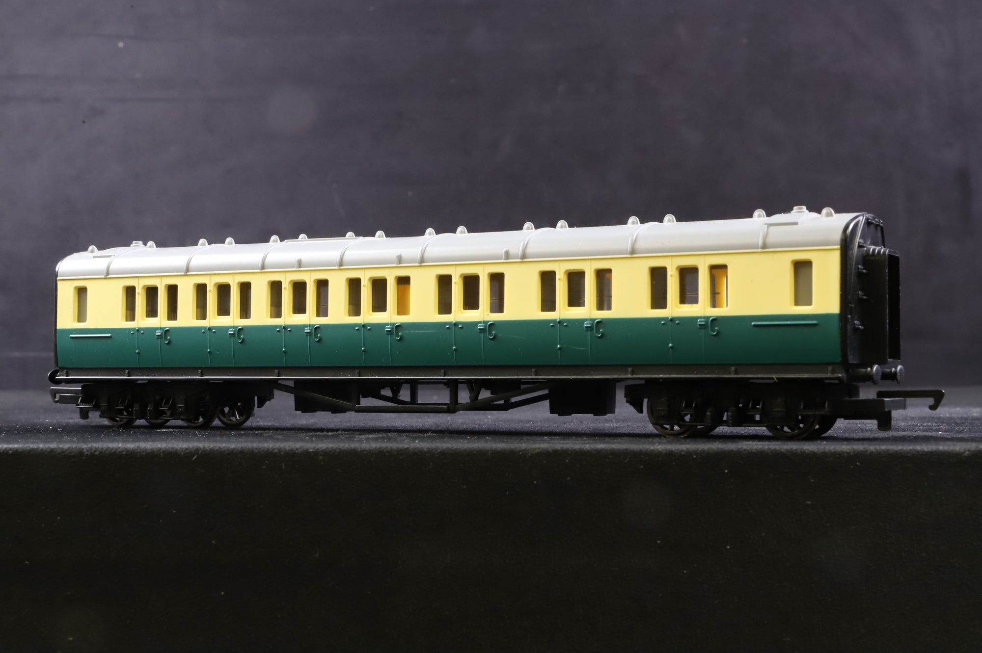 Hornby OO R120/ R121 Thomas & Friends Rake Of 4 Gordons Coaches