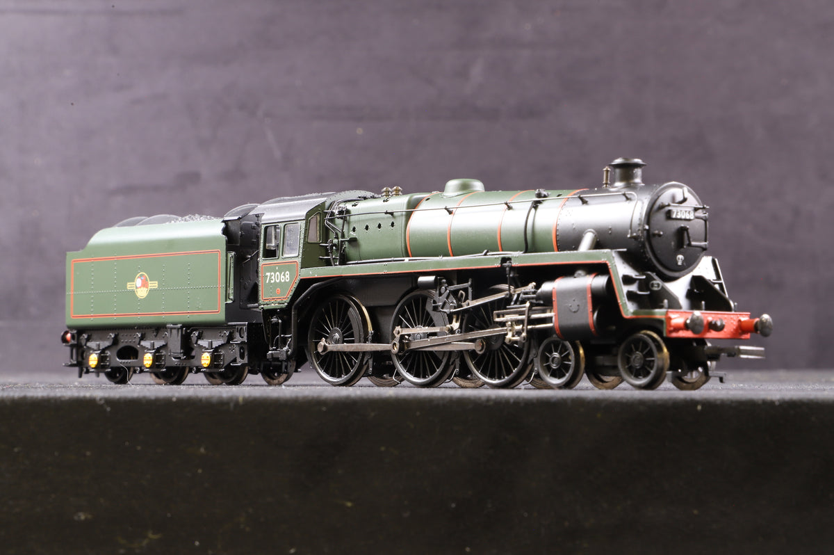 Bachmann OO 32-500 Standard Class 5MT &#39;73068&#39; BR Green L/Crest BR 1C Tender