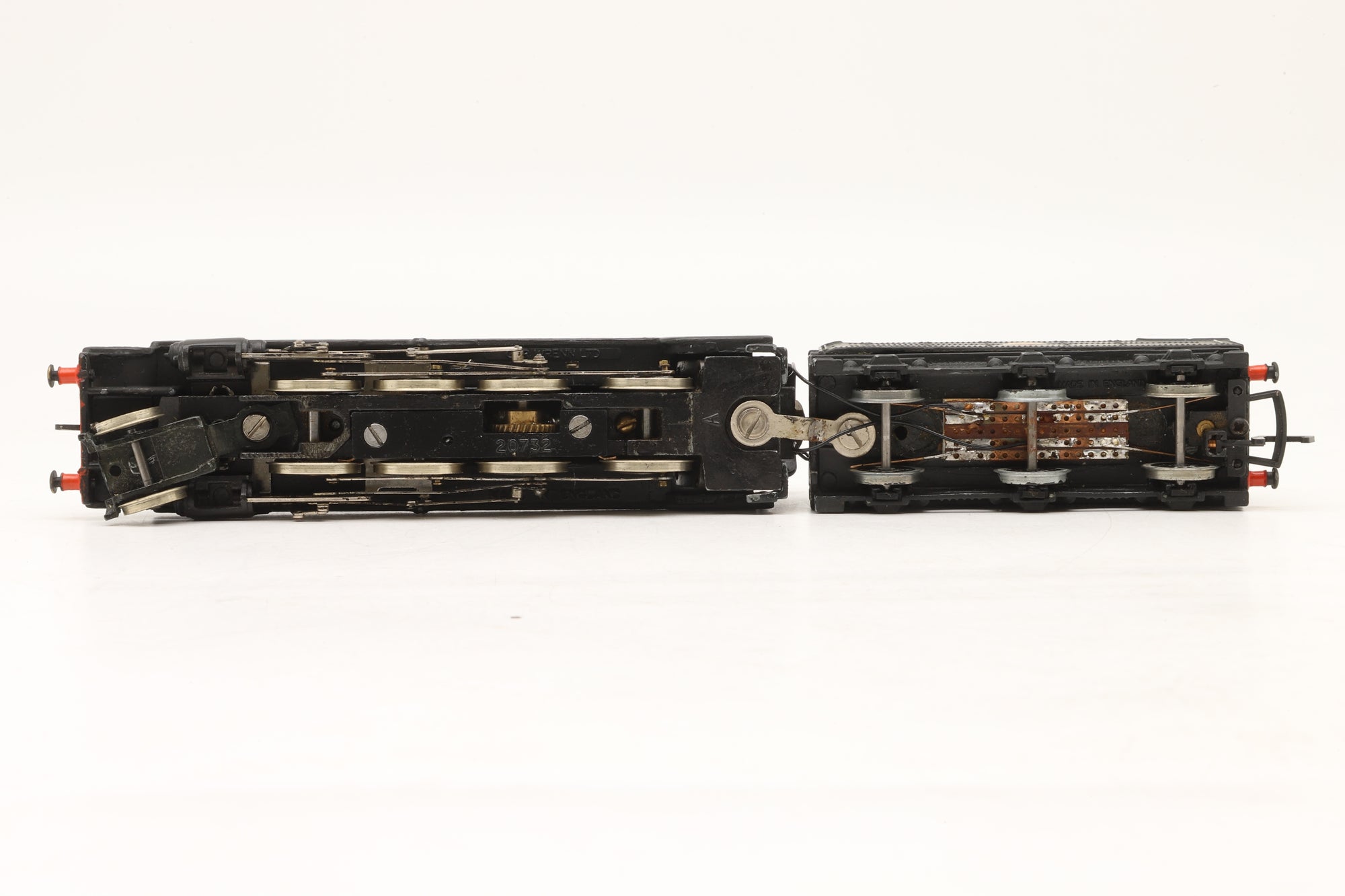 Wrenn OO W2224 Class 8F '48027' BR Black E/C Renumbered
