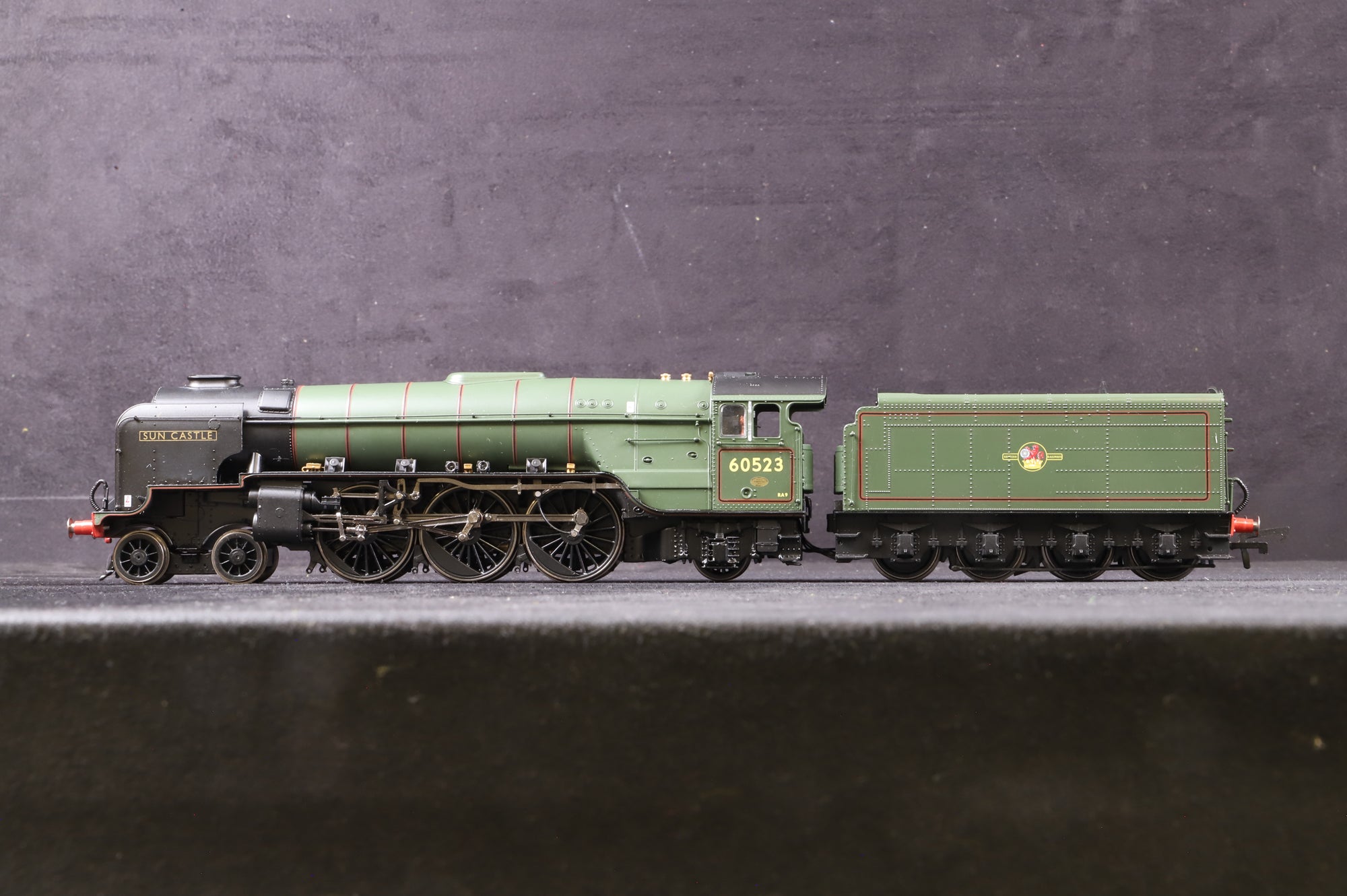 Hornby OO R3835 Thompson Class A2/3 '60523' 'Sun Castle' BR Lined Green L/C