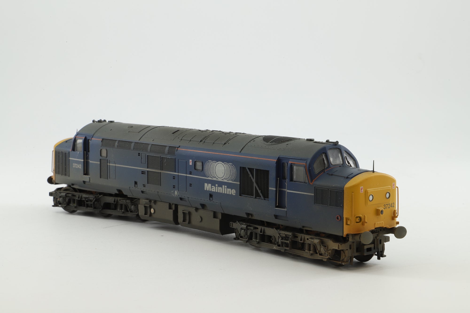 Bachmann OO 32-784 Class 37 37242 in Mainline Blue Livery - Weathered