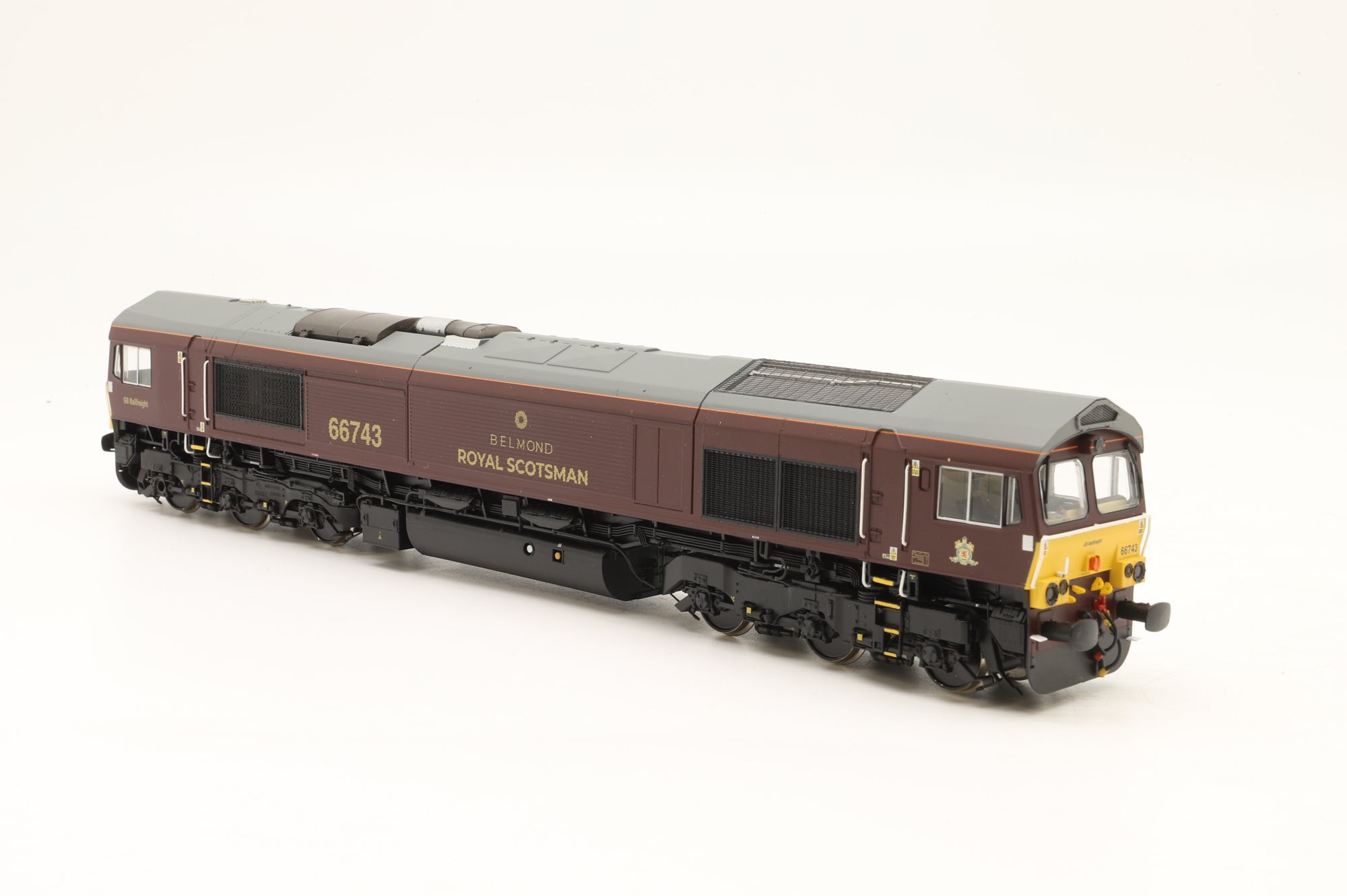 Hattons OO H4-66-033 Class 66 66743 in GBRF Royal Scotsman Livery