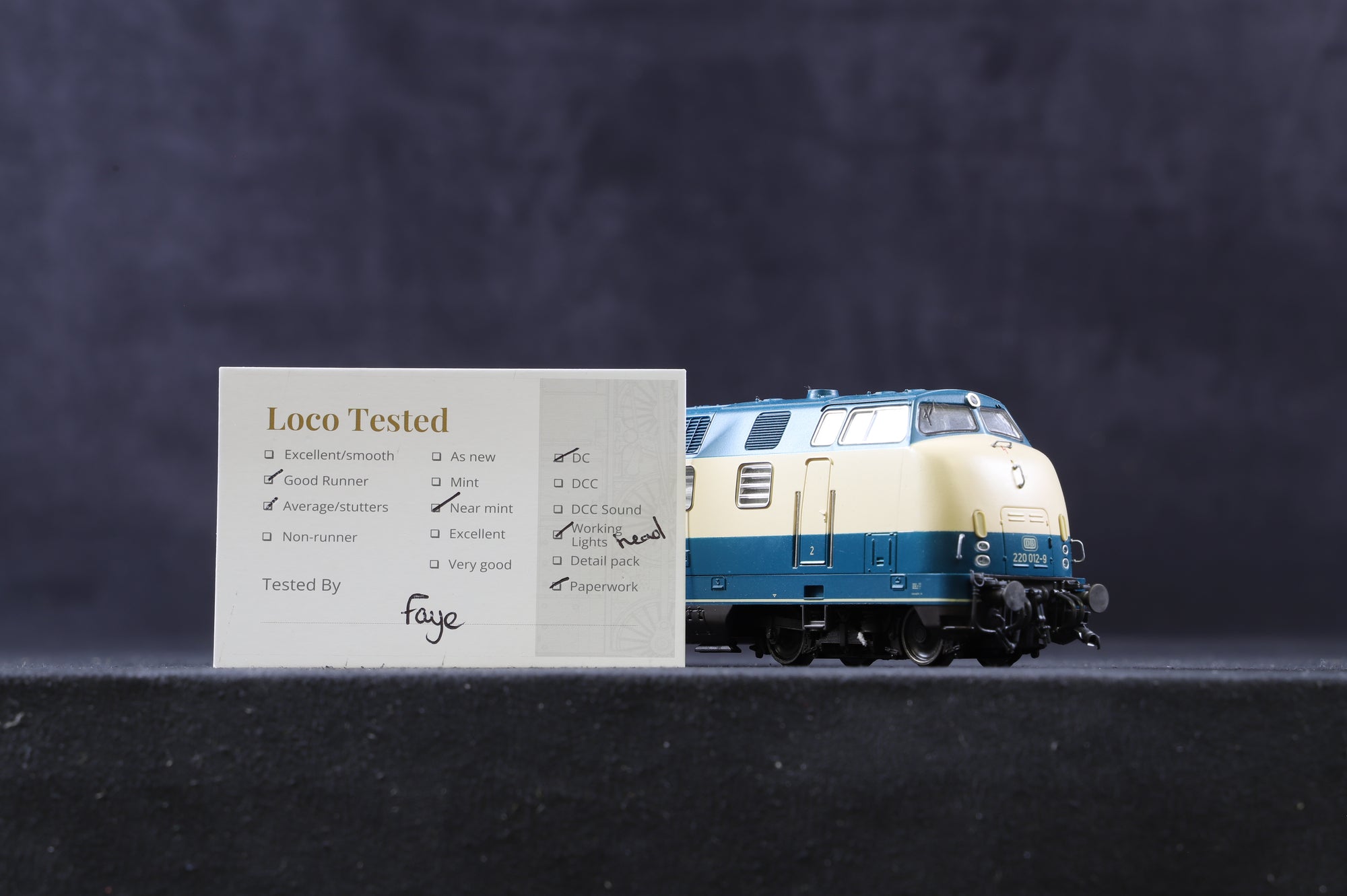 Roco HO 43524 Class BR 220 023-6 of the DB