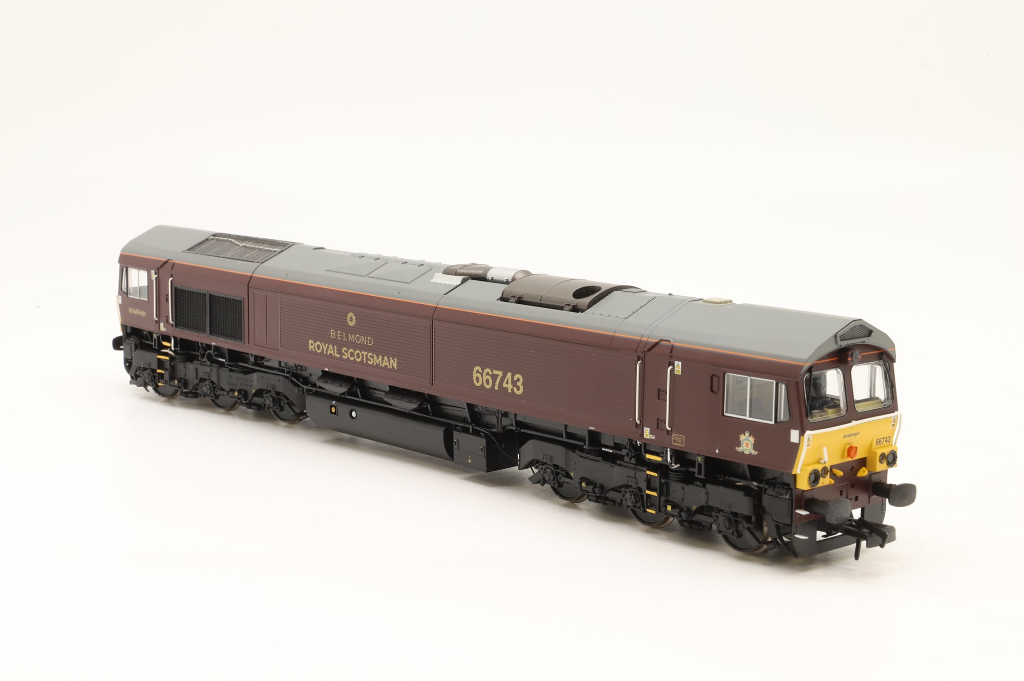 Hattons OO H4-66-033 Class 66 66743 in GBRF Royal Scotsman Livery