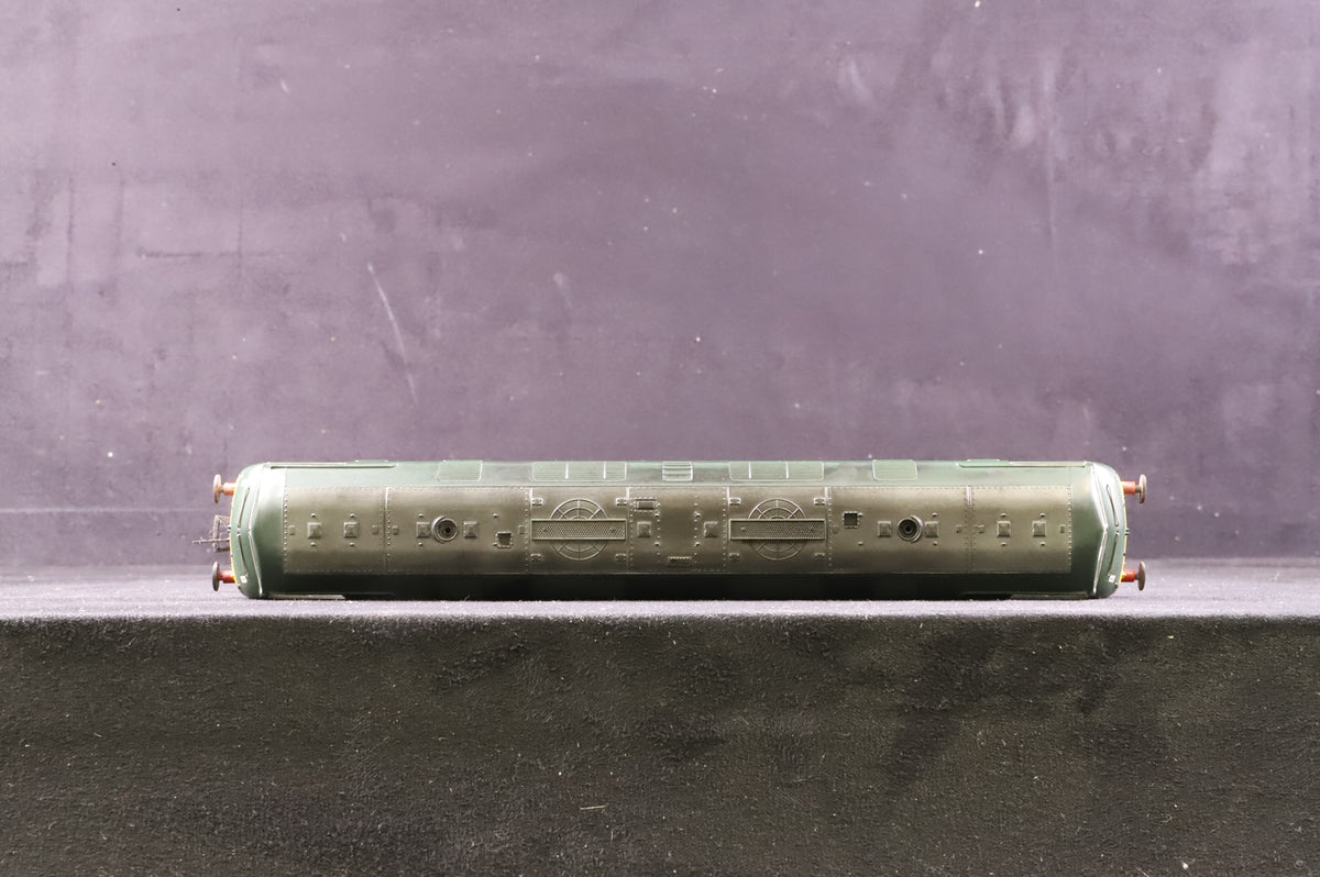 Bachmann OO 32-060 Class 42 Warship D801 &#39;Vanguard&#39; in MR Maroon - Weathered