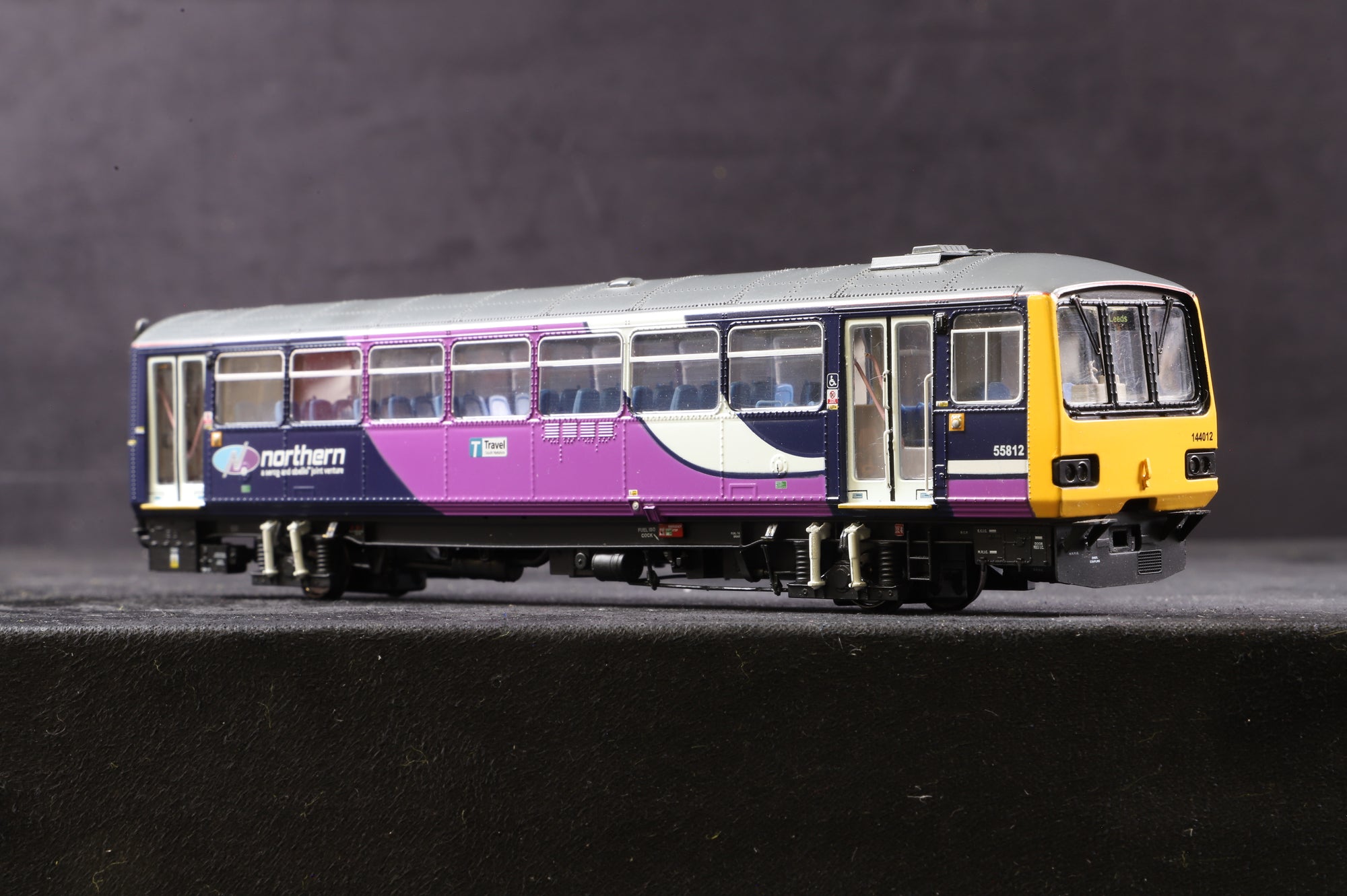 Realtrack OO Class 144 Two Car 'Pacer' DMU