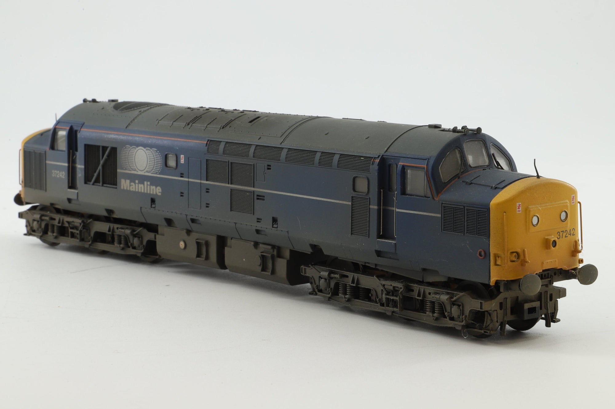 Bachmann OO 32-784 Class 37 37242 in Mainline Blue Livery - Weathered