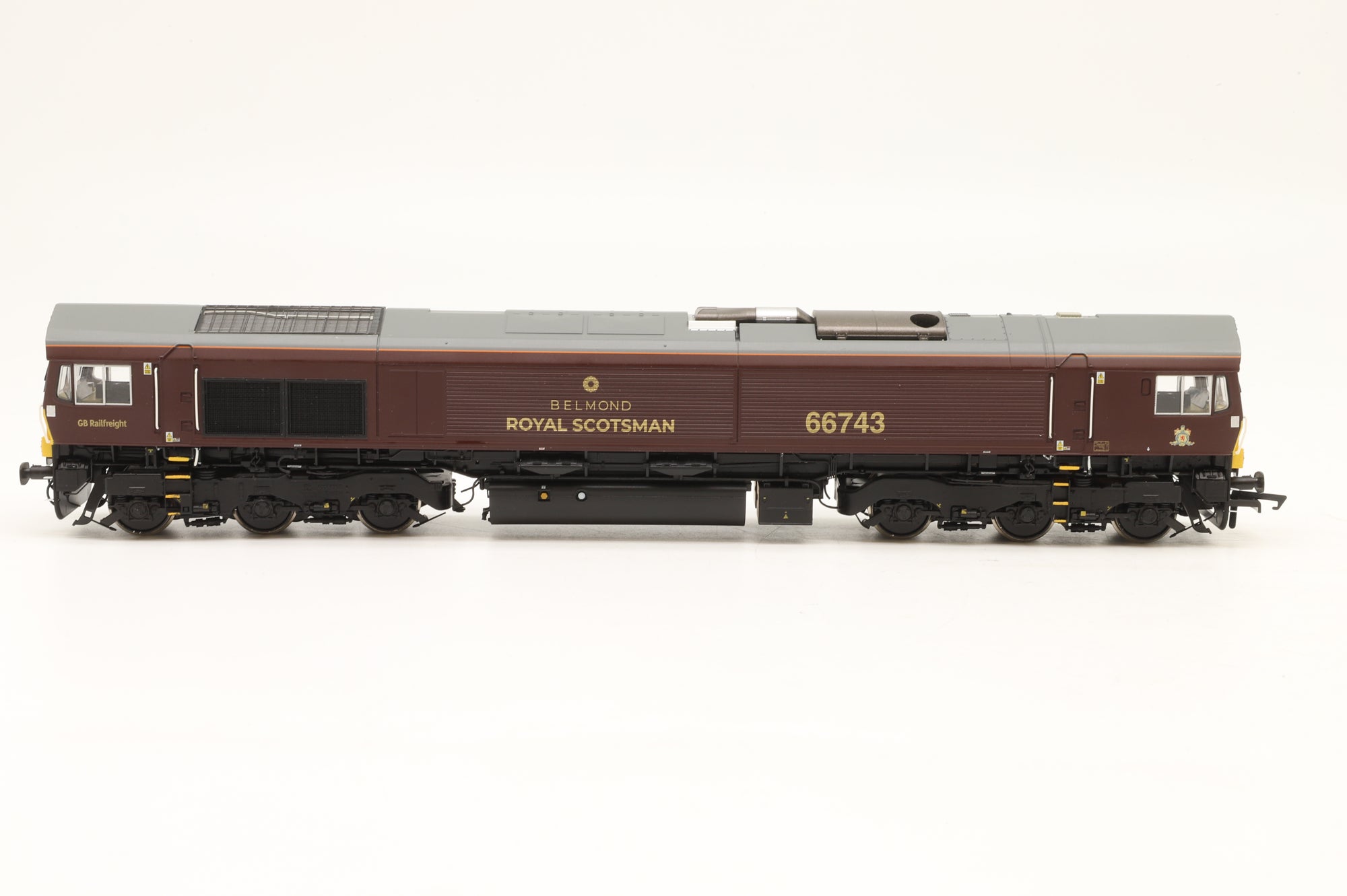 Hattons OO H4-66-033 Class 66 66743 in GBRF Royal Scotsman Livery