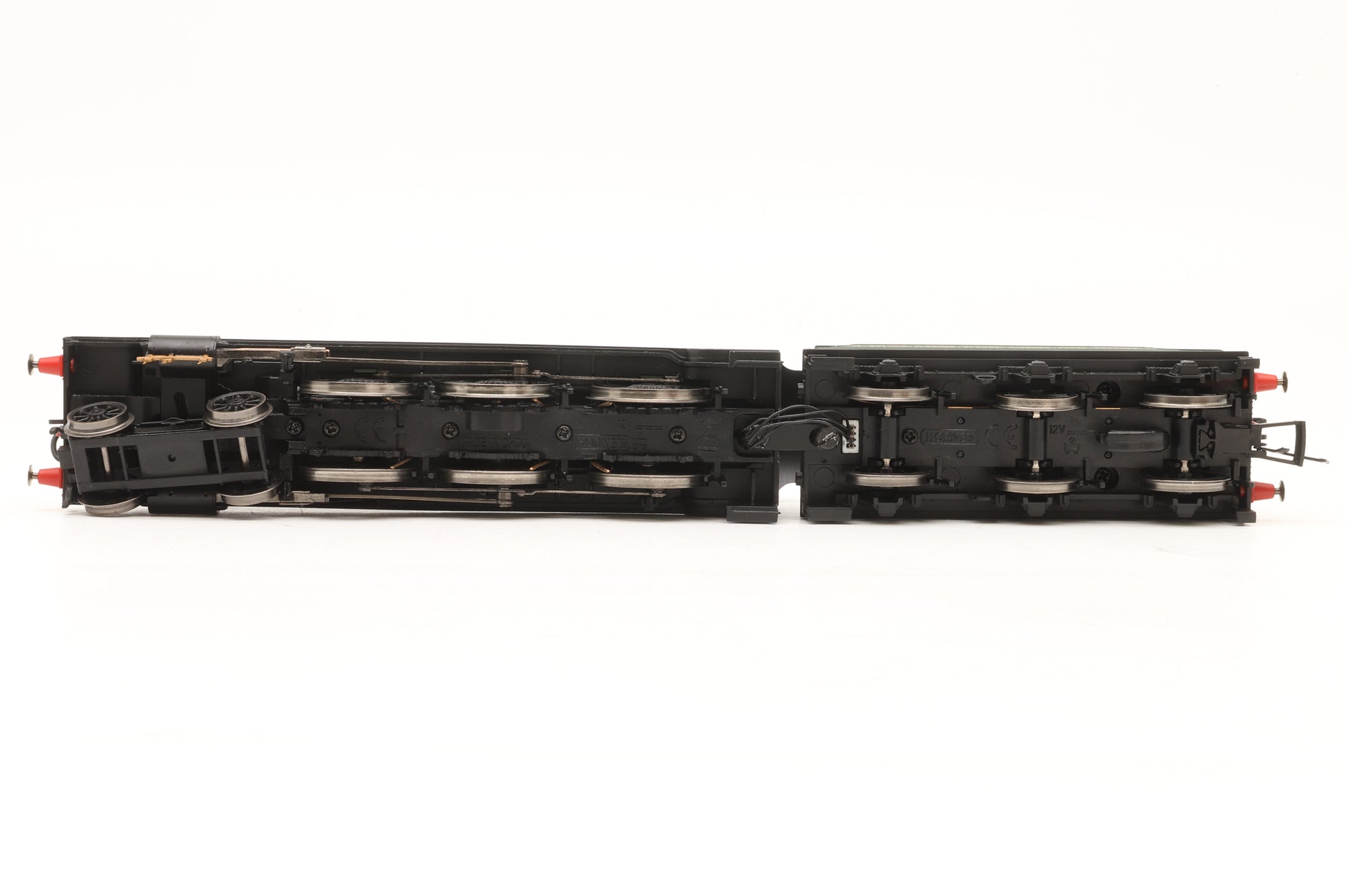 Hornby OO R3170 Hall Class 4902 'Adderley Hall' in Lined GWR Green