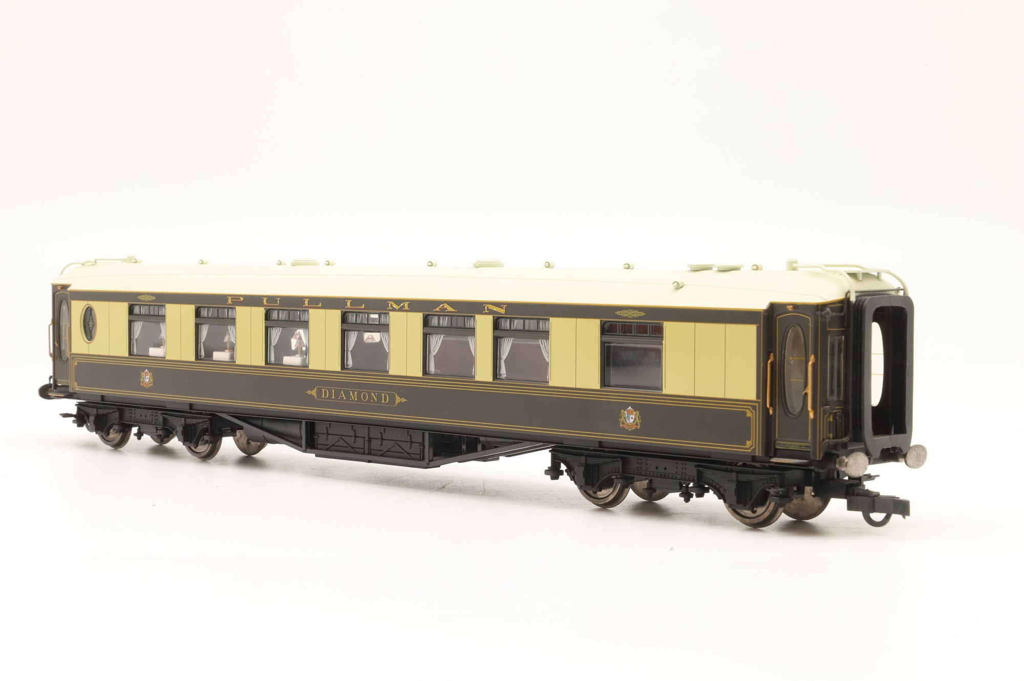 Hornby OO 'Daffodil Bar' Pullman Coach