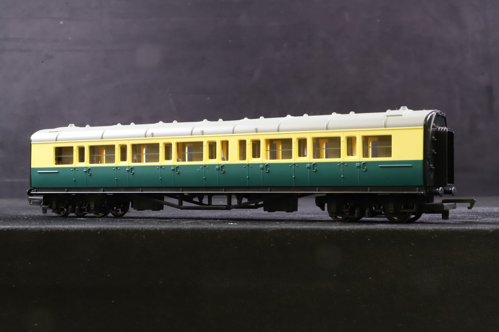 Hornby OO R120/ R121 Thomas & Friends Rake Of 4 Gordons Coaches