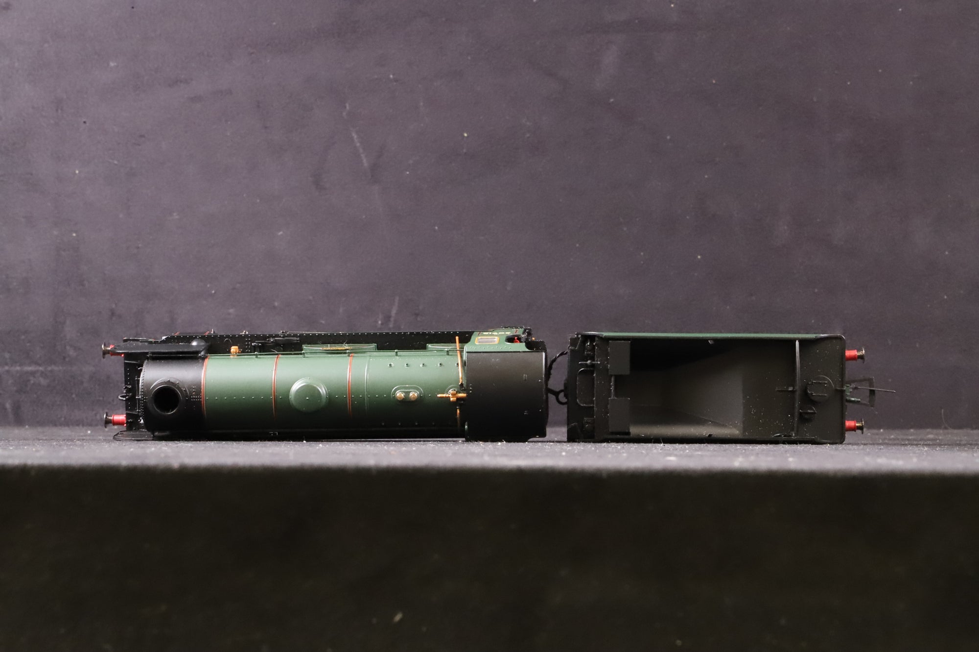 WORKSHOP Hornby OO R2743 Schools Class 30915 'Brighton' in Lined BR Green w/ Late Crests