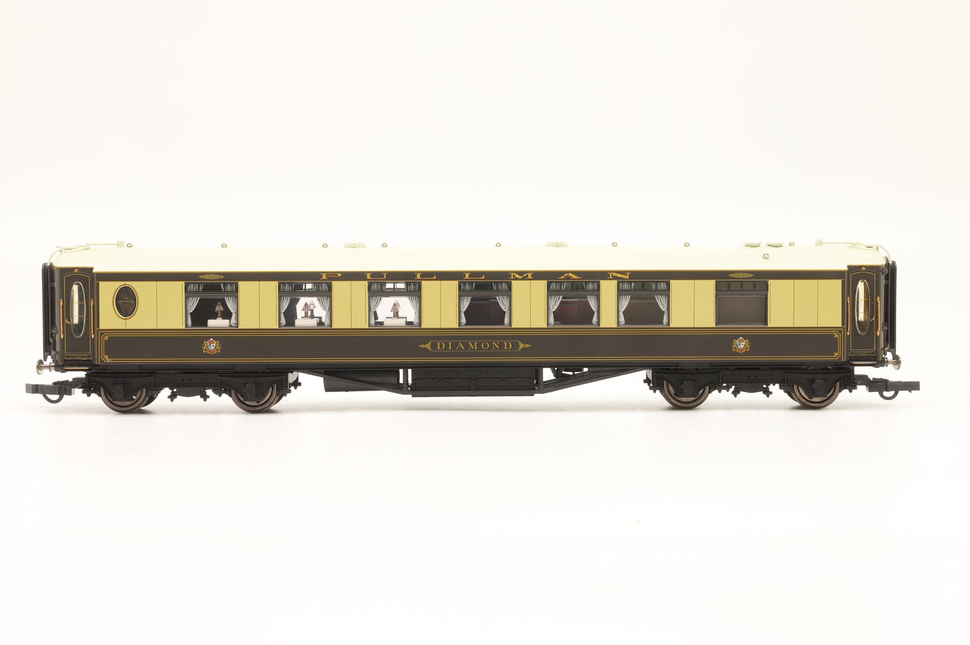 Hornby OO 'Daffodil Bar' Pullman Coach
