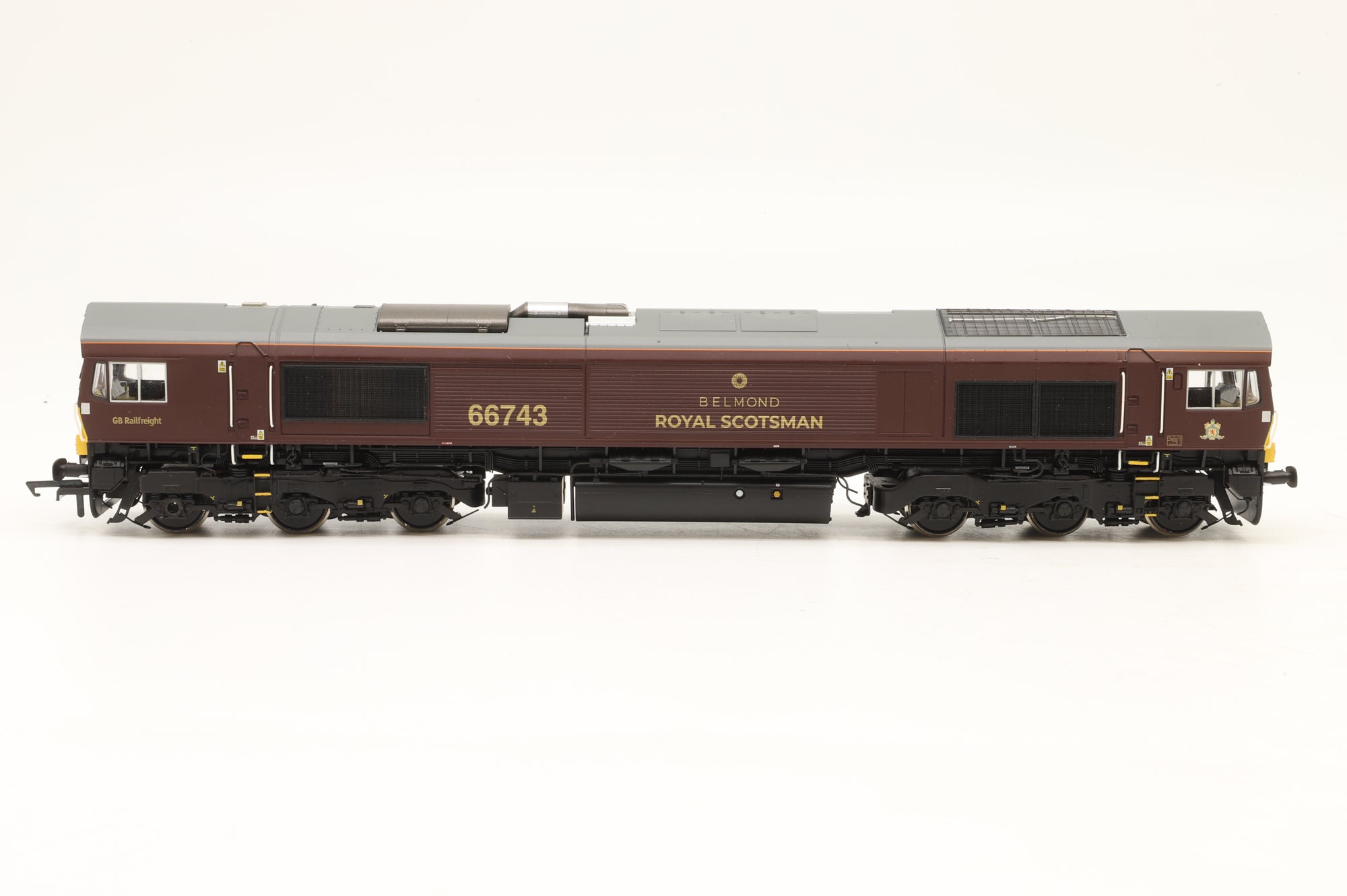 Hattons OO H4-66-033 Class 66 66743 in GBRF Royal Scotsman Livery