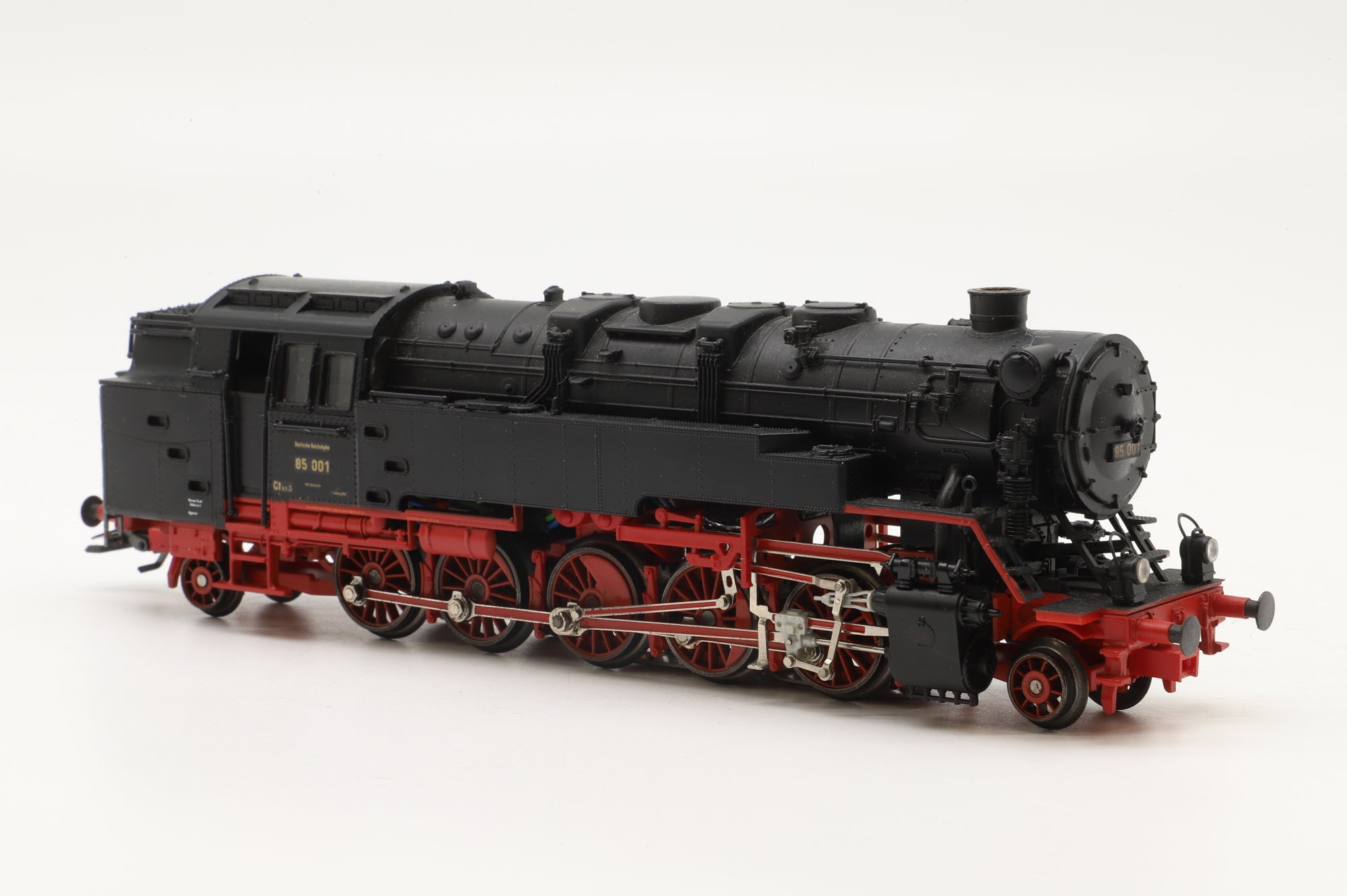 Marklin HO 33081 BR 85 Steam Locomotive 3 Rail & Smoke