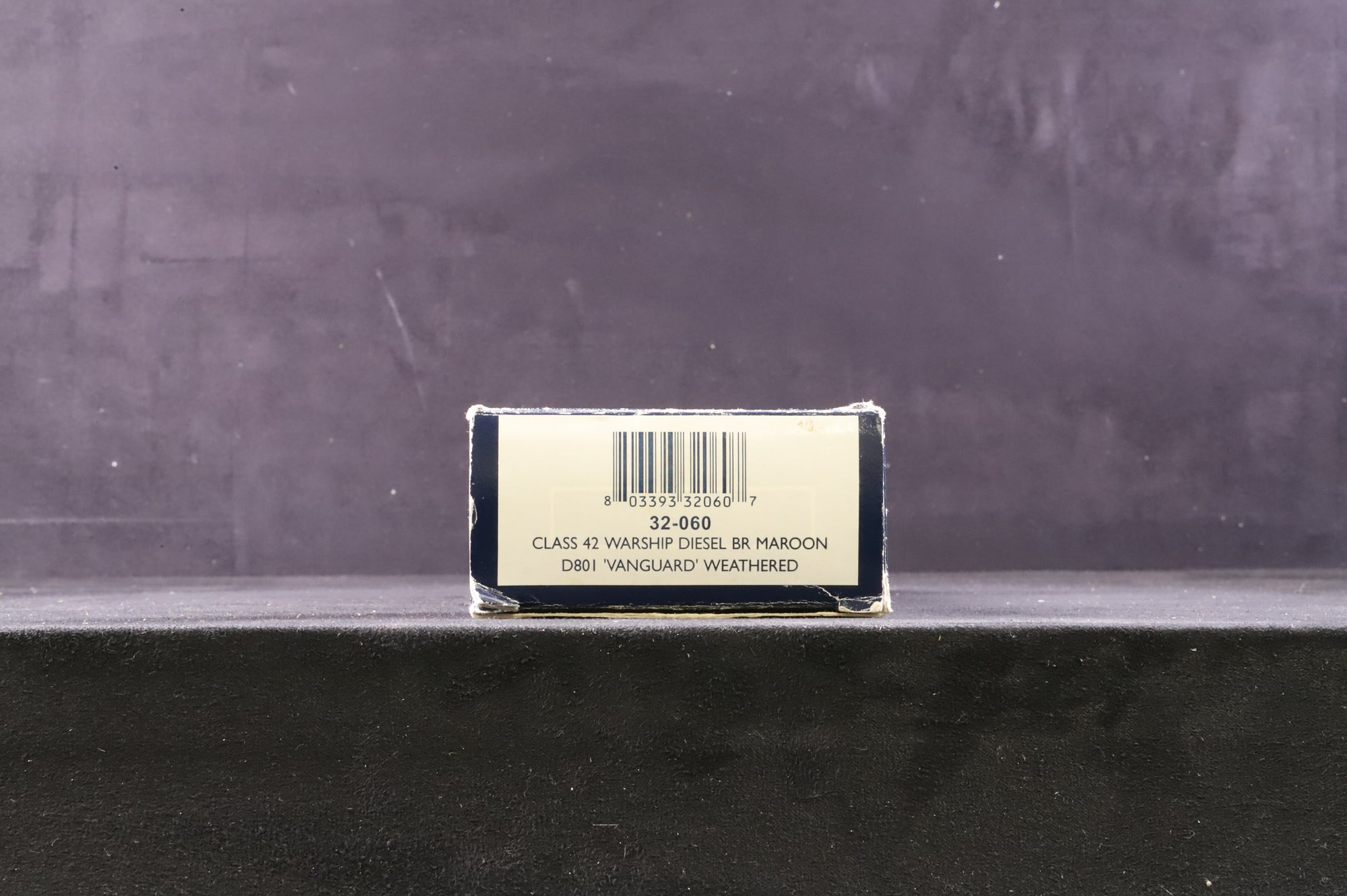 Bachmann OO 32-060 Class 42 Warship D801 'Vanguard' in MR Maroon - Weathered